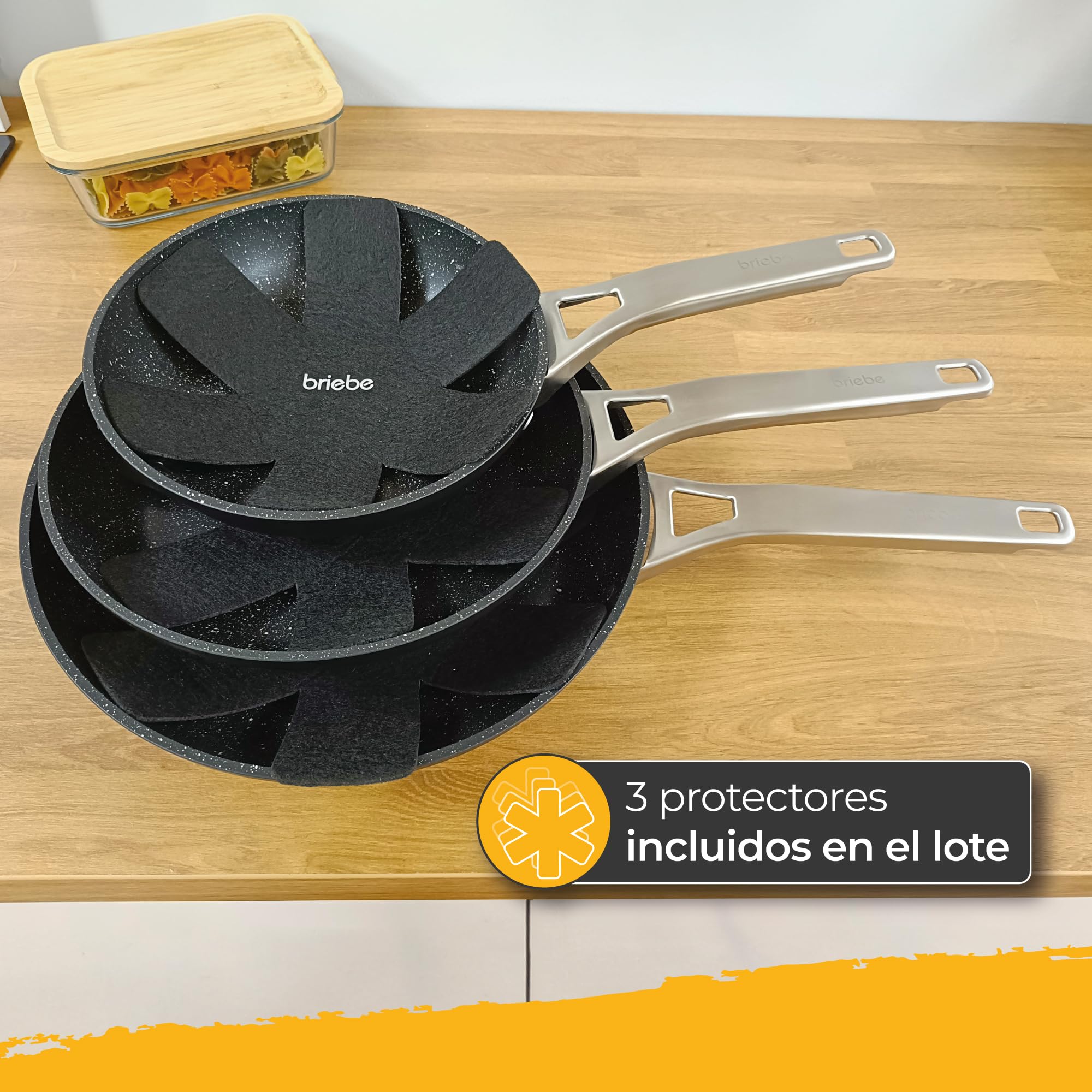 briebe Black Titanium Juego de 3 Sartenes Antiadherentes Inducción Titanio 20-24-28cm, Aluminio Forjado, Recubrimiento sin PFOA, Mango Profesional Acero Inox, Vitrocerámica, Gas, 3 Protectores