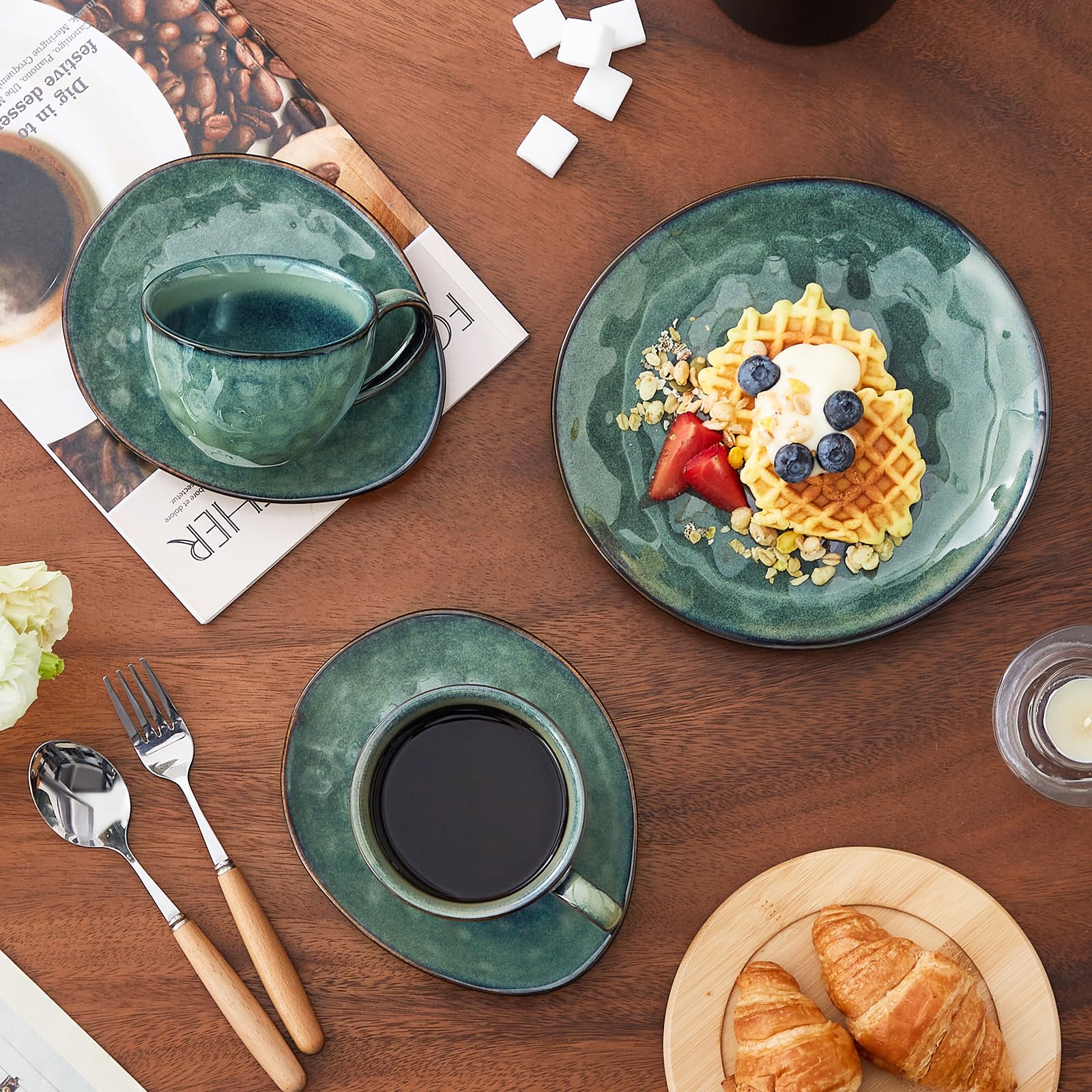 vancasso serie Starry Juego de Taza y Platillo 12 piezas con 4 Tazas, 4 Platillos y 4 platos de postre, Vajillas de Gres para Desayuno/Café, 270 ML Tazas de Café per 4 Persone, Irregular Esmalte Verde