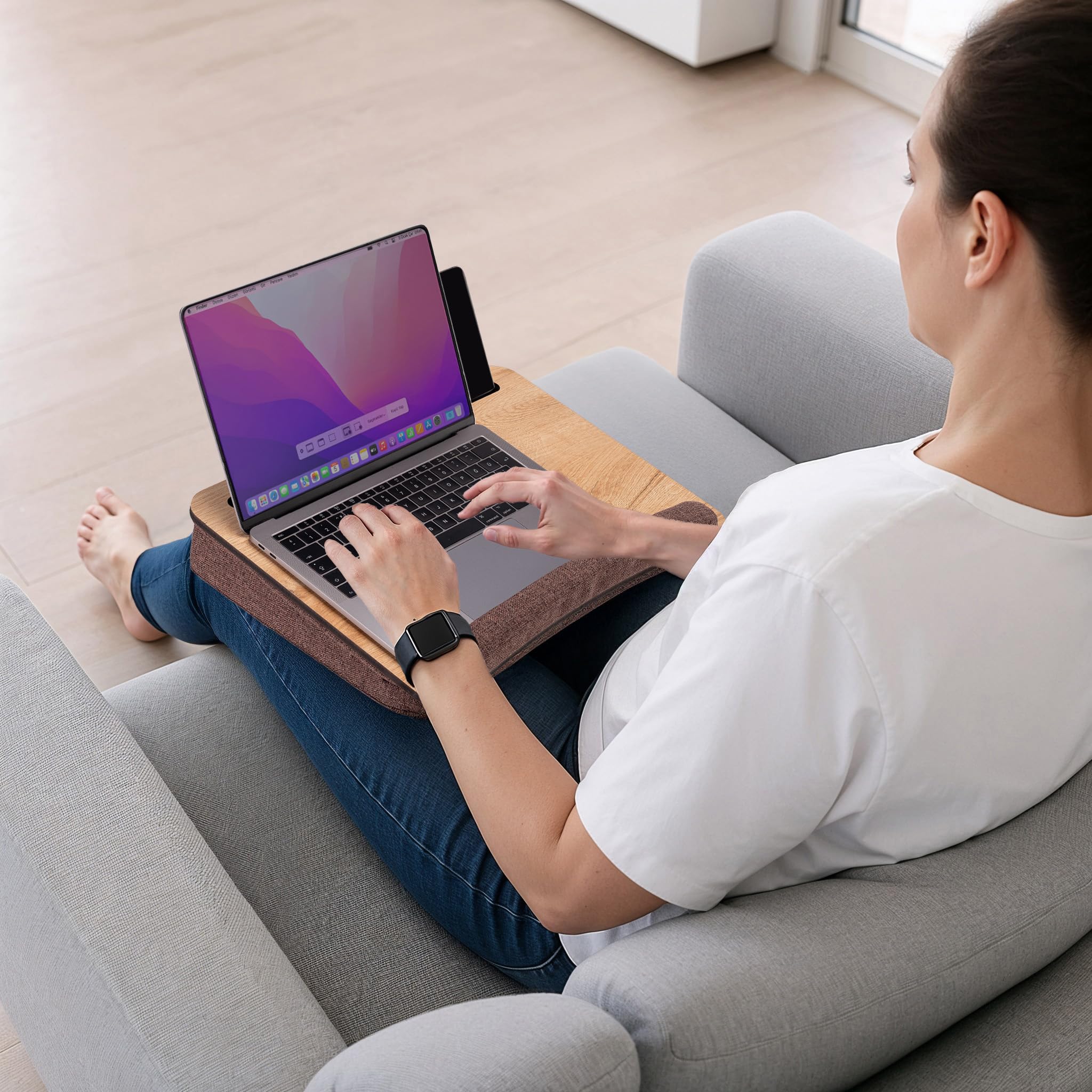 Vigo Wood Scrivania Portatile su Grembo con Cuscino,Vassoio Morbido da Divano per Ufficio Domestico, Leggero e Portatile con Poggiapolso, Tablet fino a 15.6''e Supporto per Telefono (Rovere E Marrone)