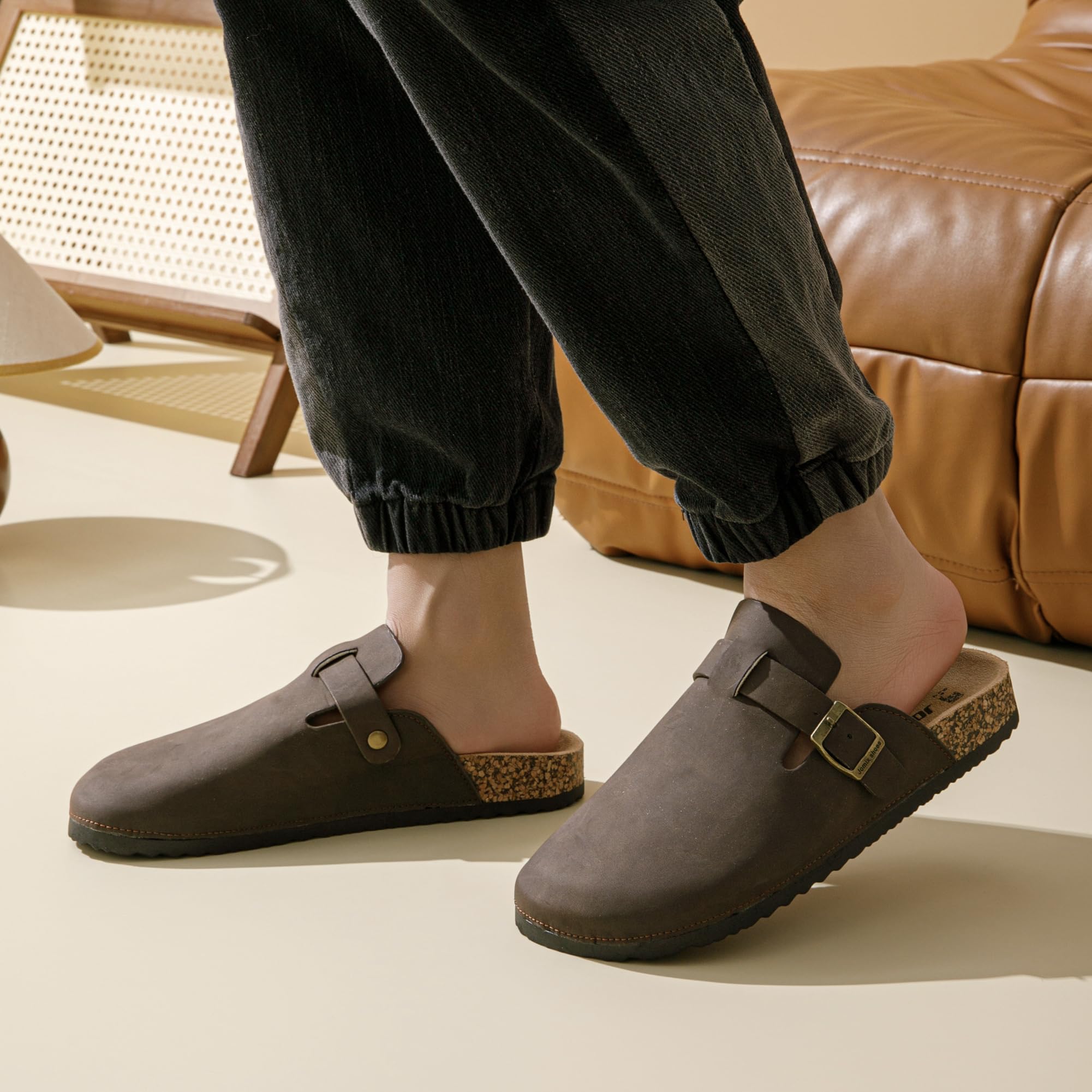 JOMIX Zuecos Hombre con Hebilla Elegante Zapatillas Casa Calzado con Suela de Corcho Ligero, Flexible y Cómodo