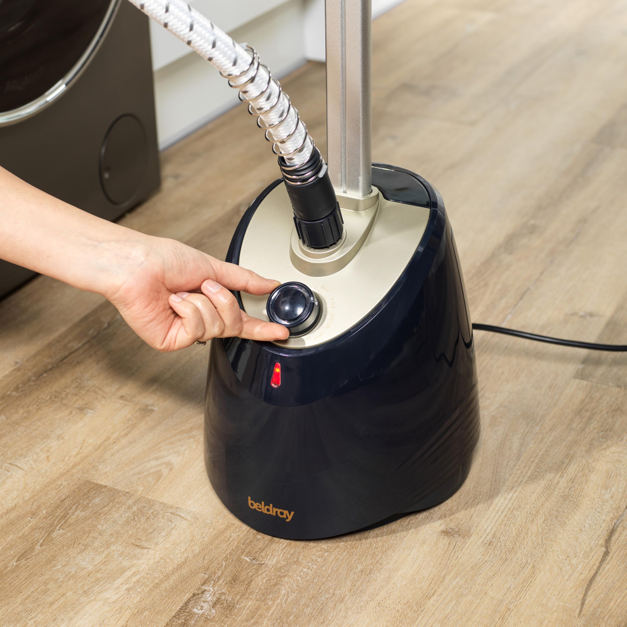 Beldray Vaporizador de prendas independiente – Vertical, depósito de agua de 1,4L, 40 minutos de vapor, percha giratoria 360º, cepillo para telas, 3 niveles de vapor, altura extensible, 1800W