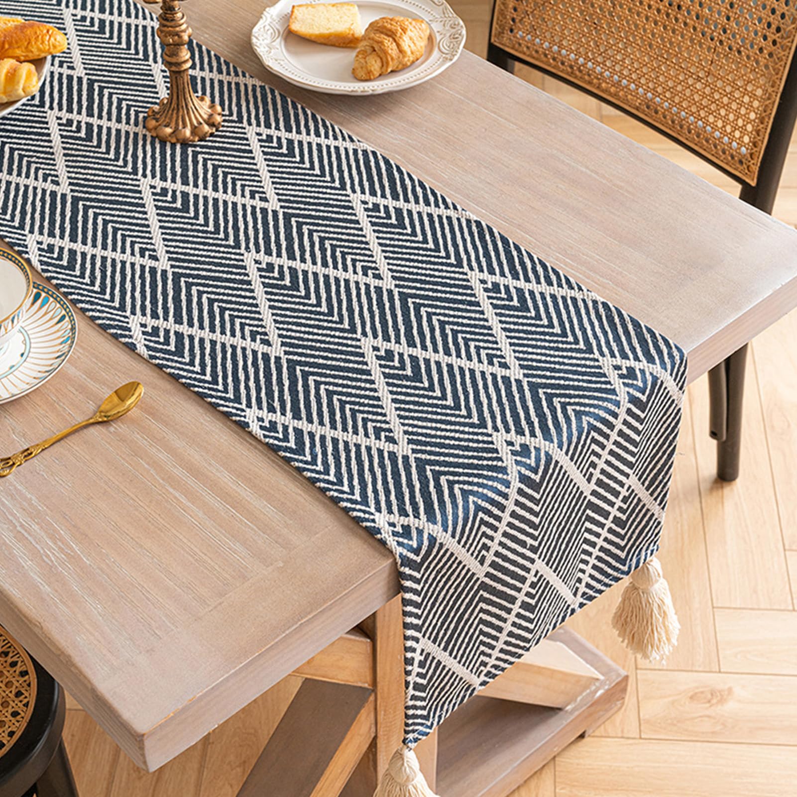 VAODO Table Runner, 30*220cm Striped Wavy Tassel Table Runner, Table Cloth Art Decoration, Dustproof, Suitable for Holiday Party, Wedding, Catering, Farmhouse Modern Table Decoration
