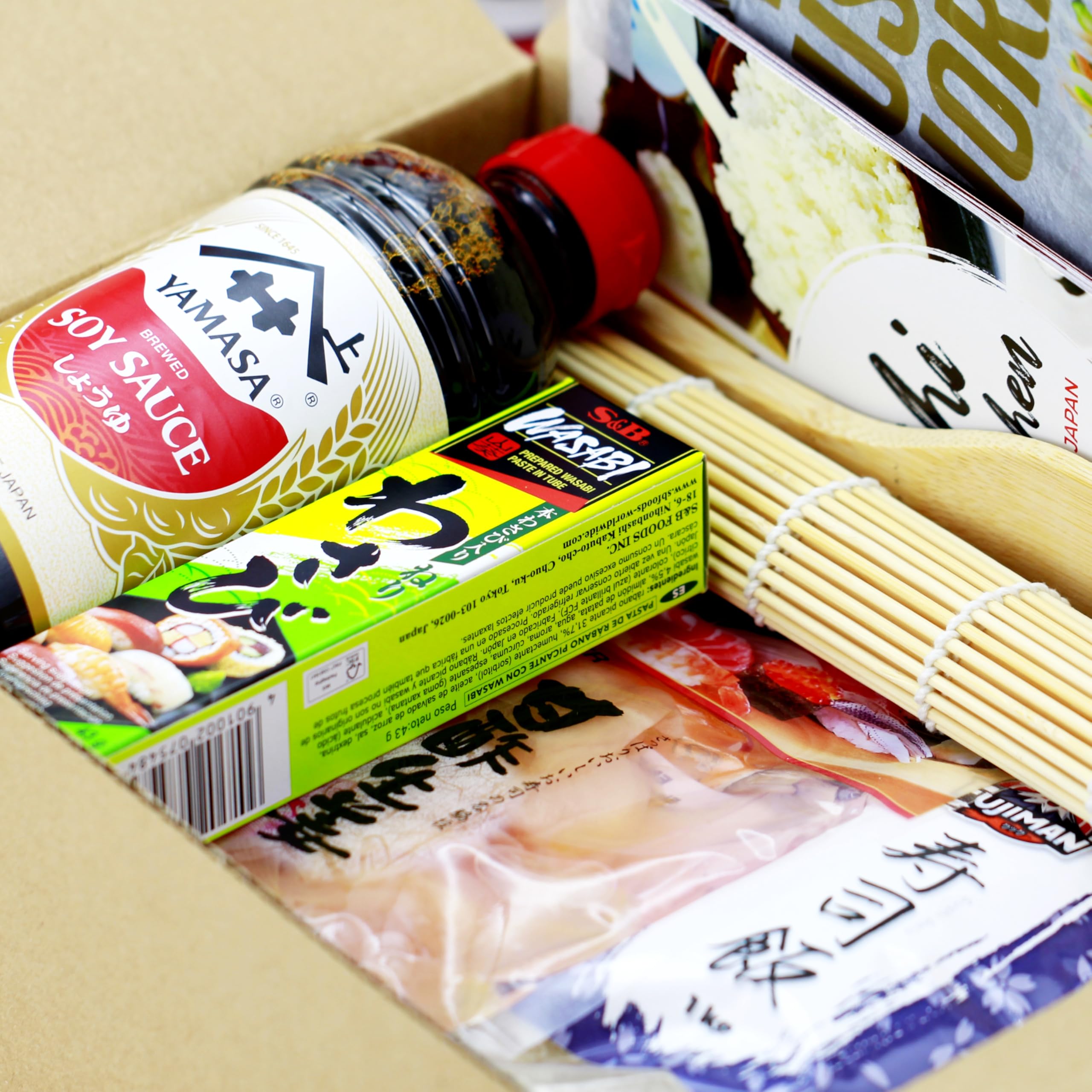 Sushi Box + Gimbap – für 6 Portionen, 11-teilige Kochbox inkl. Rezepte für Maki, Nigiri, Inside-Out & Kimbap – mit Reis, Nori, Sojasauce, Wasabi & Bambusmatte, vegan, Japan Geschenkidee