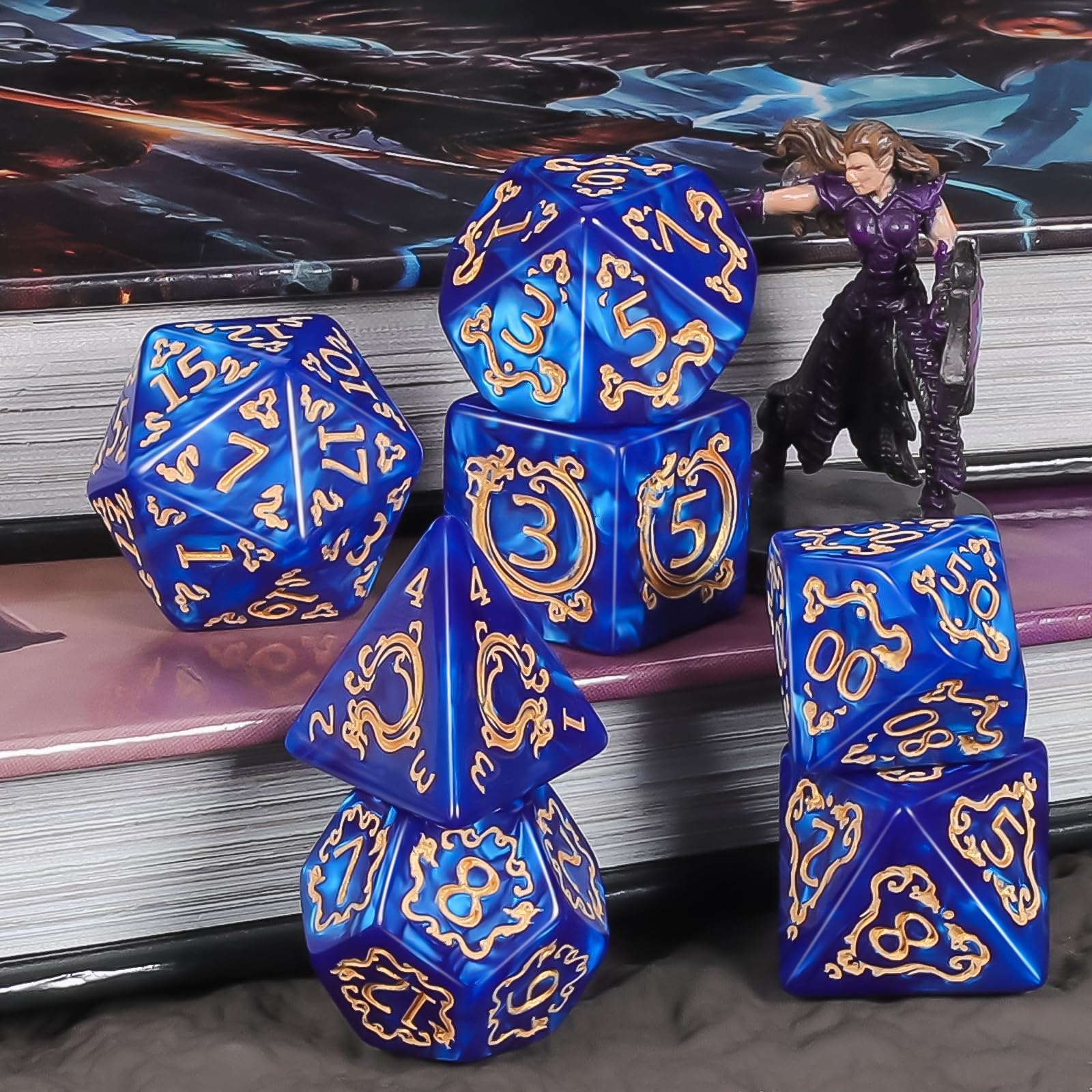 QMAY, Set di dadi poliedrici per Dungeon e Dragons MTG RPG D&D D20, D12, D10, D%, D8, D6, D4 (7 pezzi con motivo drago blu) - 5