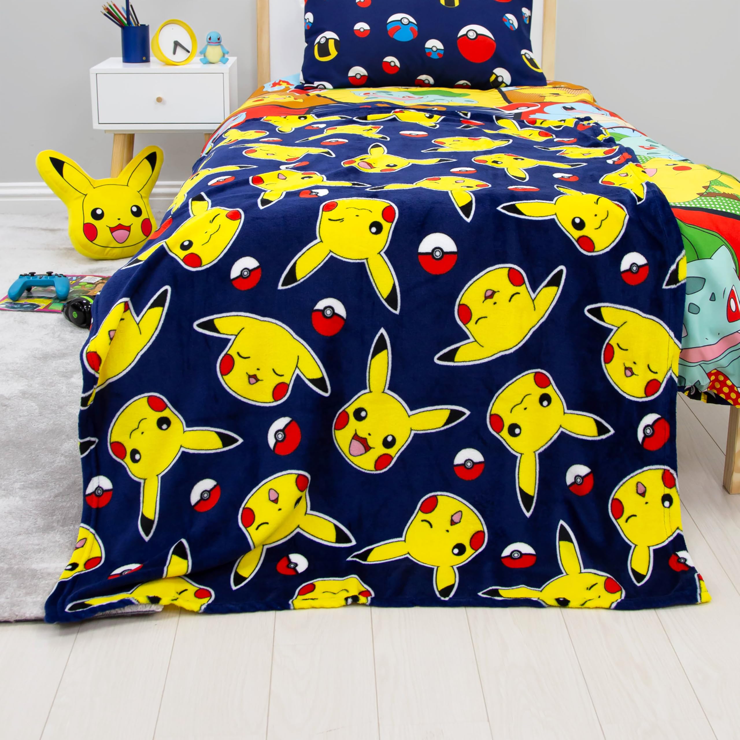 POKÉMON - COUVERTURE EN POLAIRE PIKACHU (114 CM X 152 CM