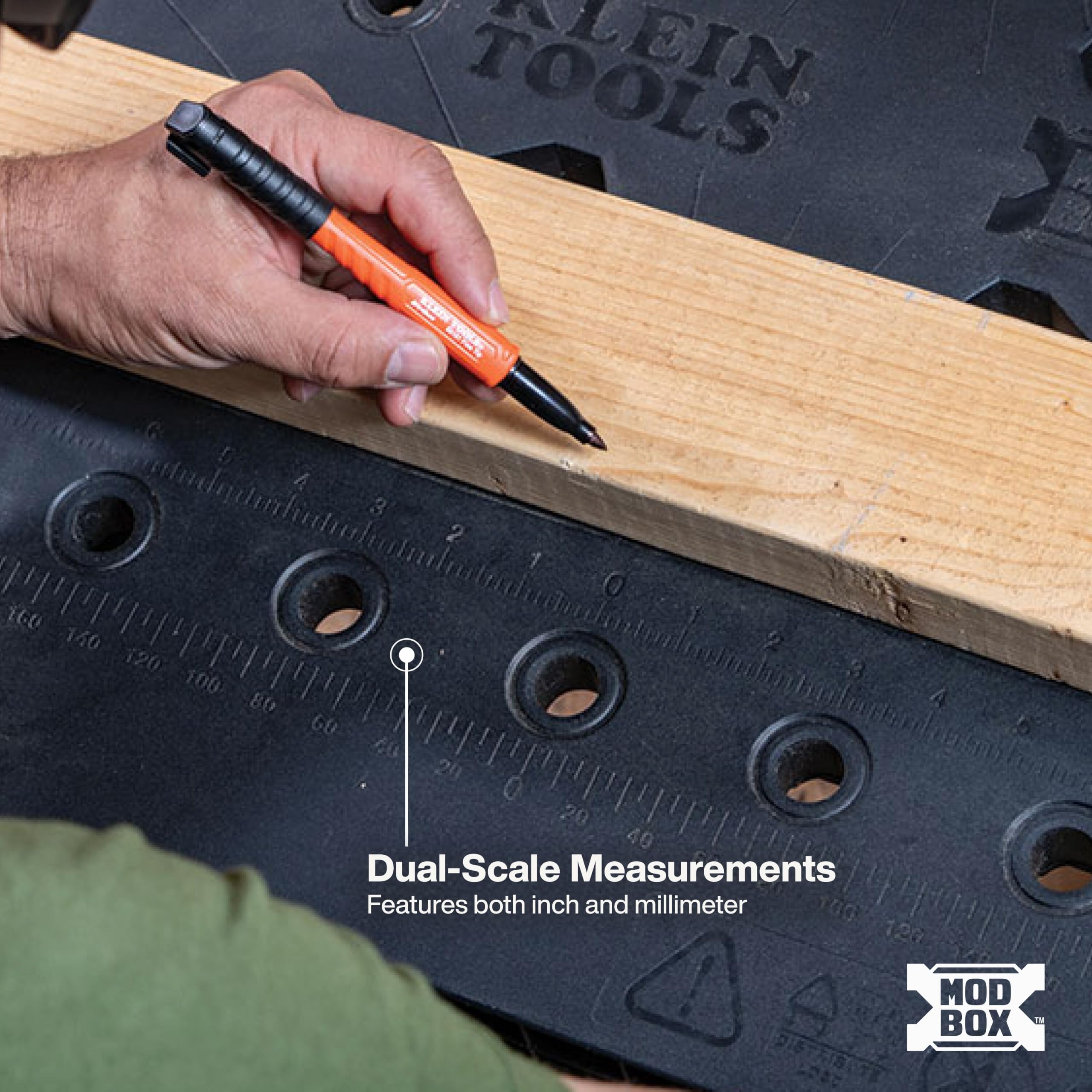 Klein Tools 54410MB MODbox Banco da Lavoro, Tavolo da Lavoro Pieghevole, Postazione di Lavoro Portatile, Capacità 453,6 kg, Compatibile con il sistema ferroviario MODbox