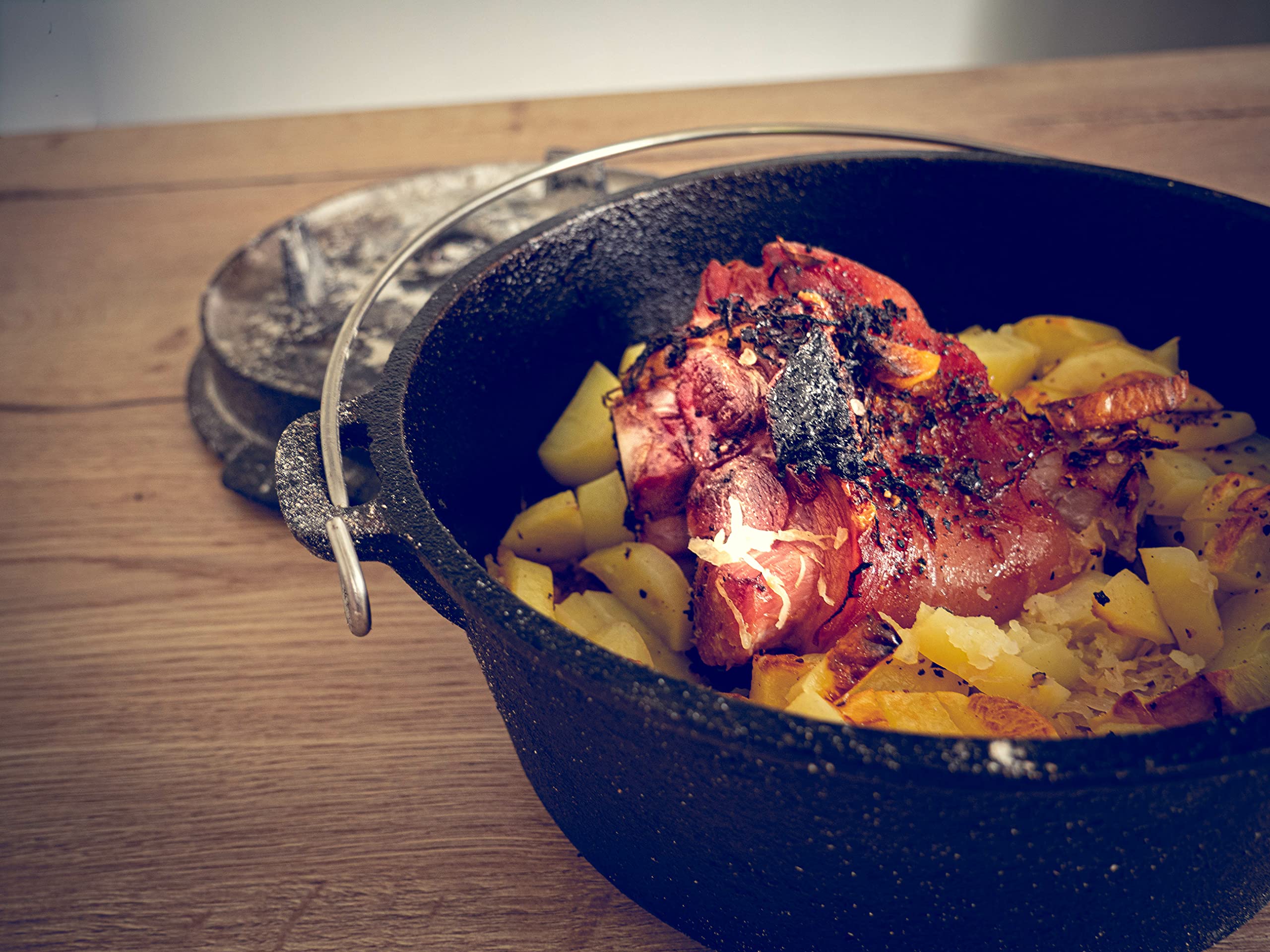 Dutch Oven 6 qt 5,5 L | Premium Gusseisen Schmortopf ohne Füße | Gusstopf Feuertopf niederländischer Kochtopf | Gasgrill offenes Feuer