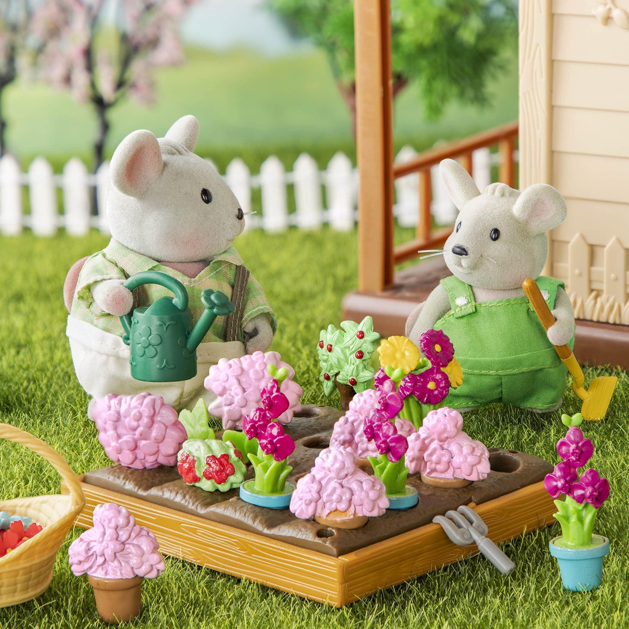 Li’l Woodzeez 31-teilig Schaf im Garten Figur und Zubehör Set – weiche Tierfigur, Gemüsebeet, Gießkanne und mehr – Spielzeug für Kinder ab 3 Jahren (Packung mit 4)