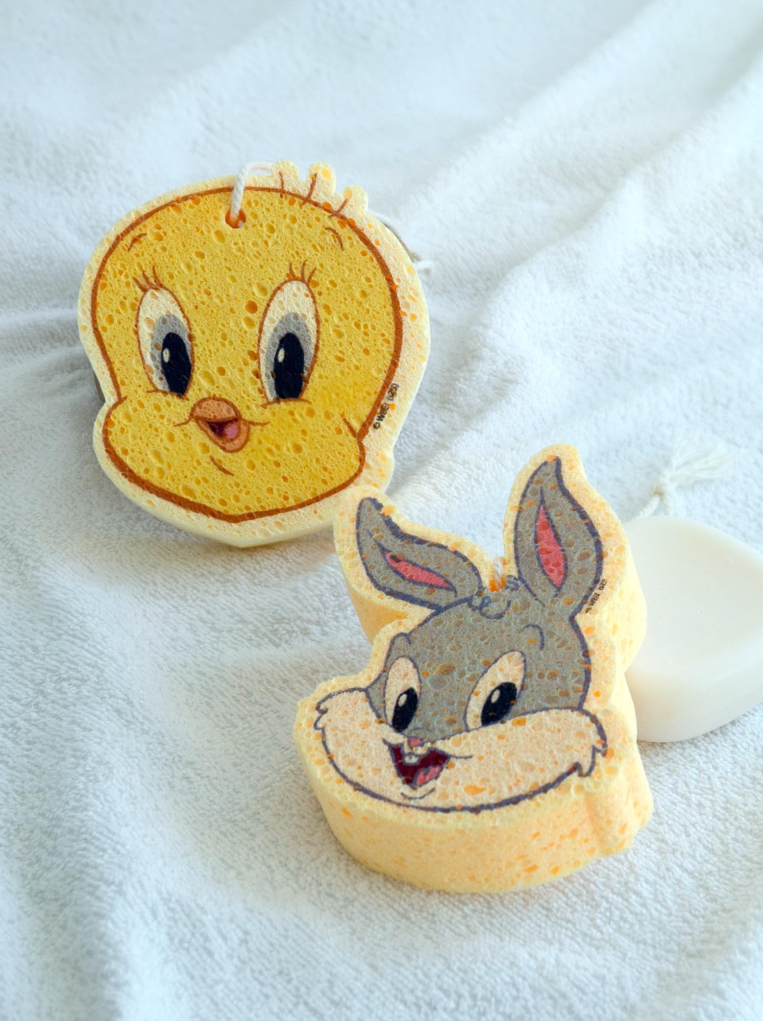 Looney Tunes Eponge Bain Enfant Forme Bugs Bunny - Accessoire Baignoire, Douche Mousse - Ultra-Douceur Corps Bébé, Enfant - Nettoyage Doux, Efficace - Produit Officiel Warner Bros