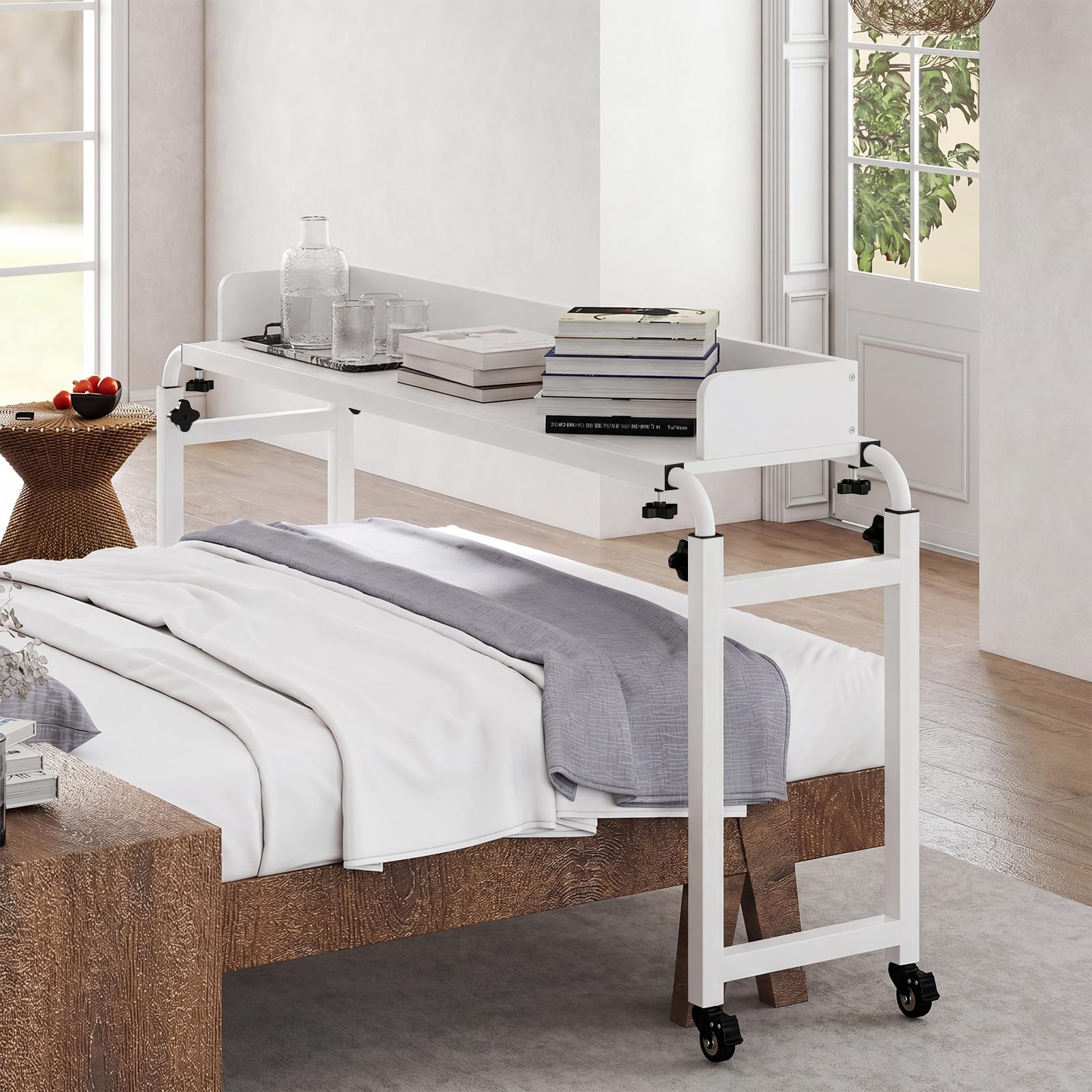 COSTWAY Table de lit Roulant, Bureau Mobile au-Dessus du Lit Hauteur(73,5 à 102 cm) et Longueur(135,5 à 206 cm) Réglable, Table d'appoint pour Ordinateur, pour Chambre, Canapé, Hôpital (Blanc)