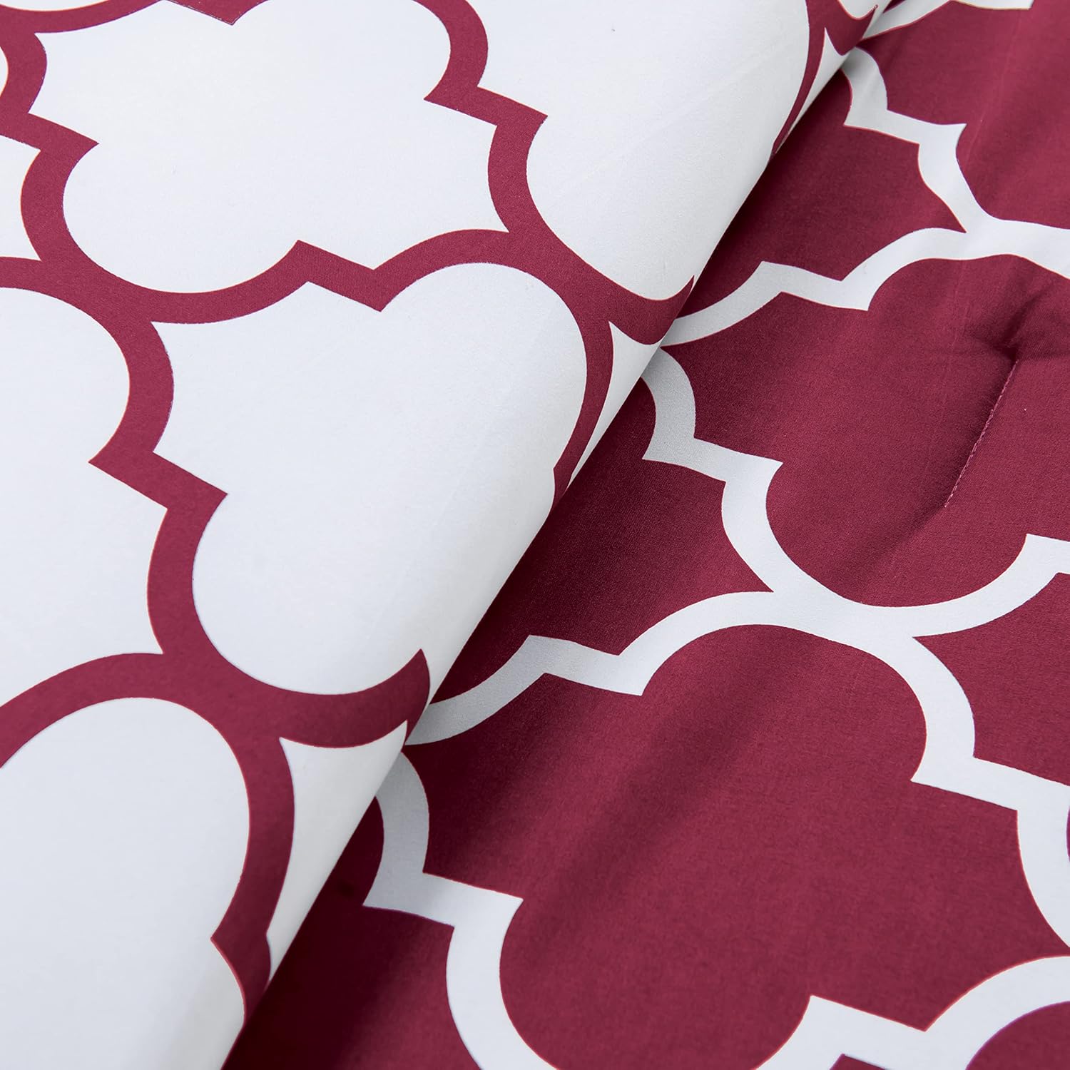 Elegant Comfort All Season Comforter and Year Round Medium Weight Super Soft Quatrefoil Pattern Down Alternative Reversible 3-Piece Comforter Set, Full/Queen, Burgundy/White