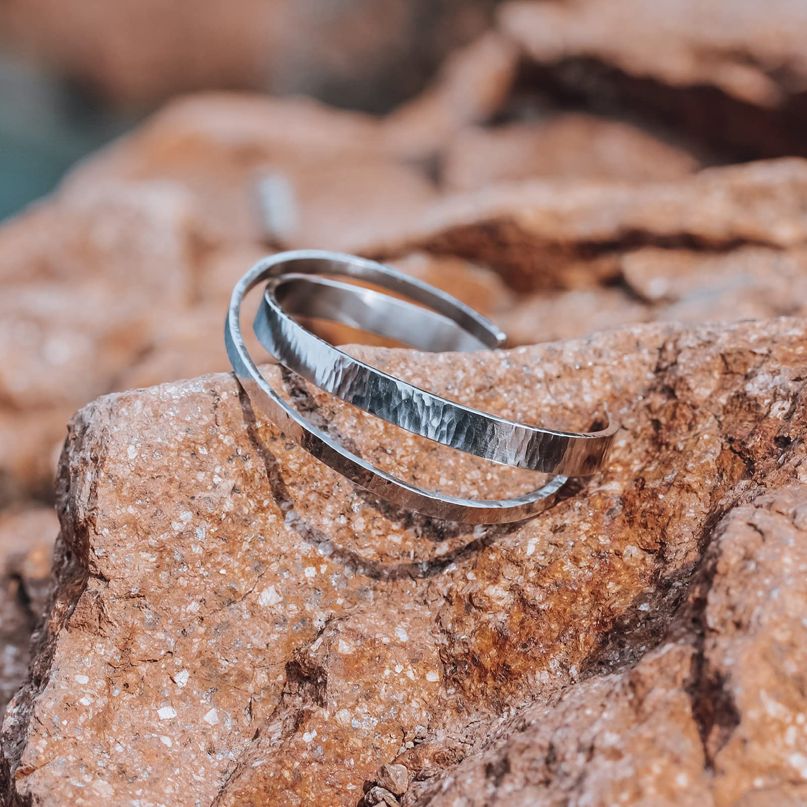 Nato Cuff - Edelstahl Armreif Gehämmert Herren und Damen Schmuck Made in France