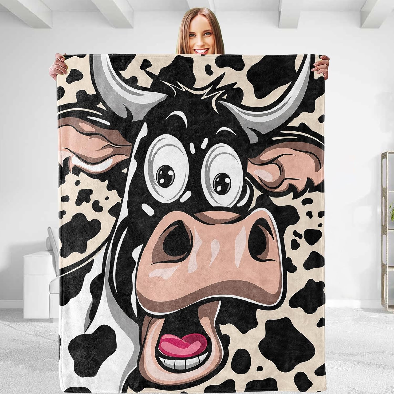 Cute Giraffe Throw Blanket - Soft Plush, Lightweight, Warm, Fuzzy Anti-Pilling Flannel Blanket for Bedroom, Couch, Office, Travel, Outdoor, Home Decor - Cute and Comfy Gift 50in×60in