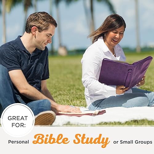 Miniatura 12 de Cubierta de Biblia de Moda para Mujeres de Christian Art Gifts, Versículo Hebreos 111, Púrpura con Estampado Paisley de Cuero Sintético, XL