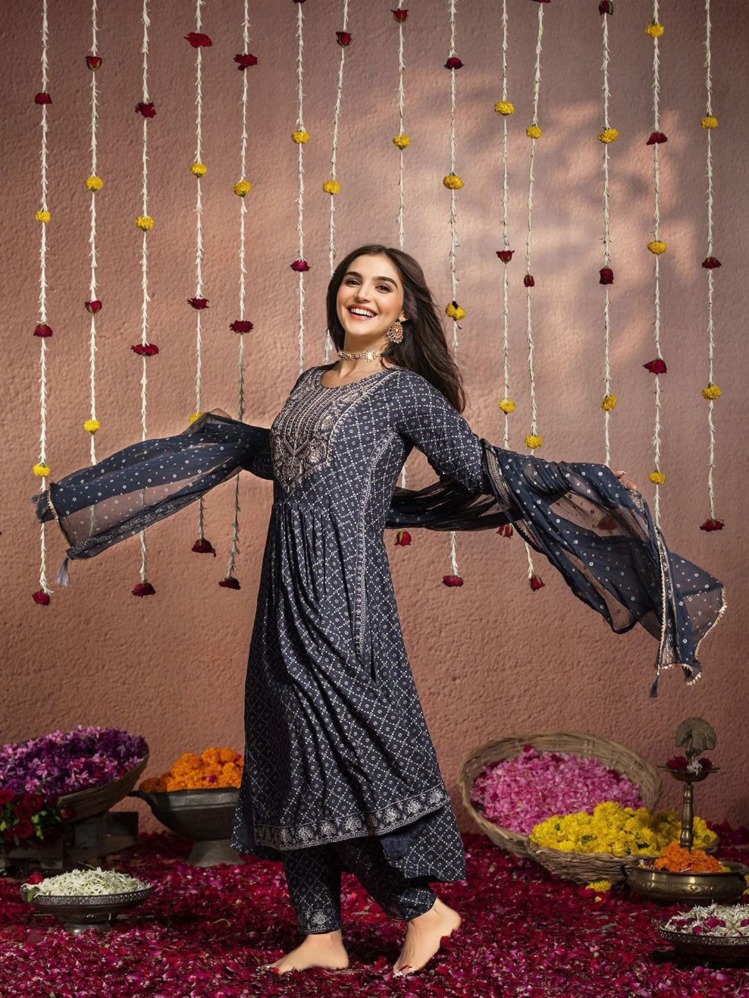 Ishin Women Ethnic Motifs Printed Kurta & Trousers With Dupatta