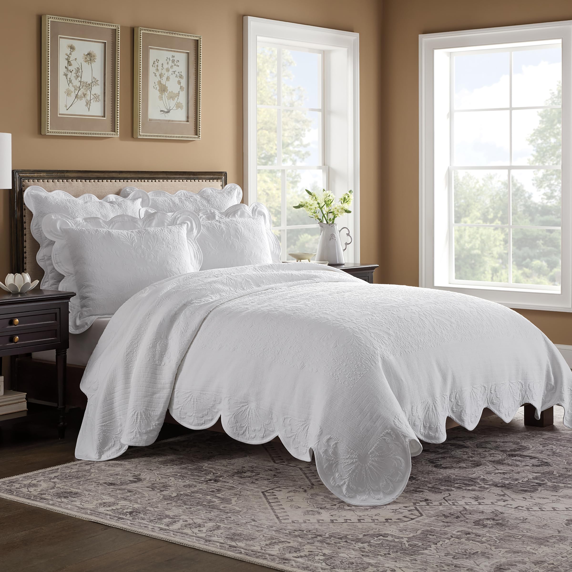 Historic Charleston Cotton Matelassé Bedspread in white floral | Mubboo