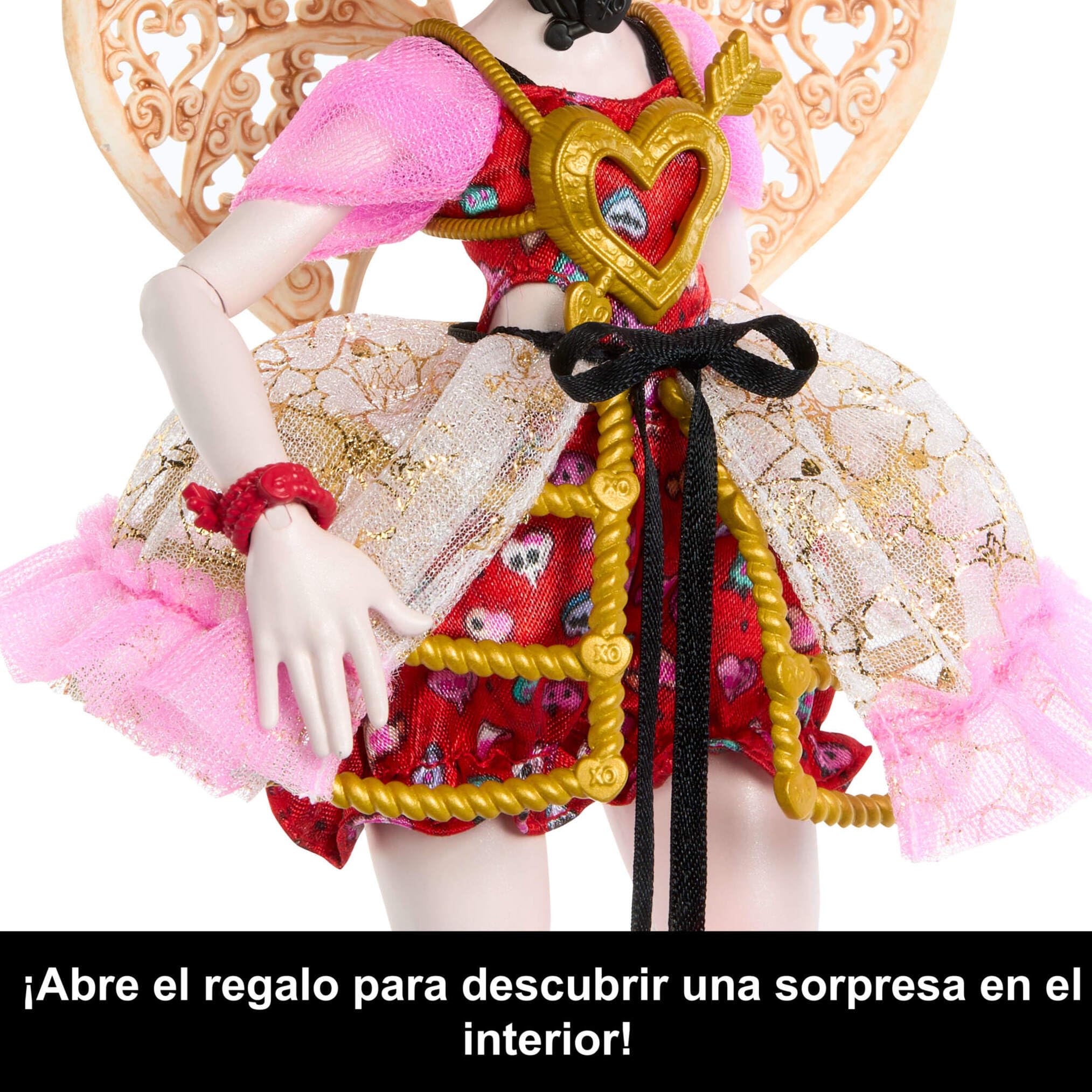 Monster High Cumplespantos Cupid Asteria Muñeca con vestido de fiesta rosa y rojo, y accesorios temáticos como una invitación, un globo, un regalo, un abanico y mucho más, JBG77