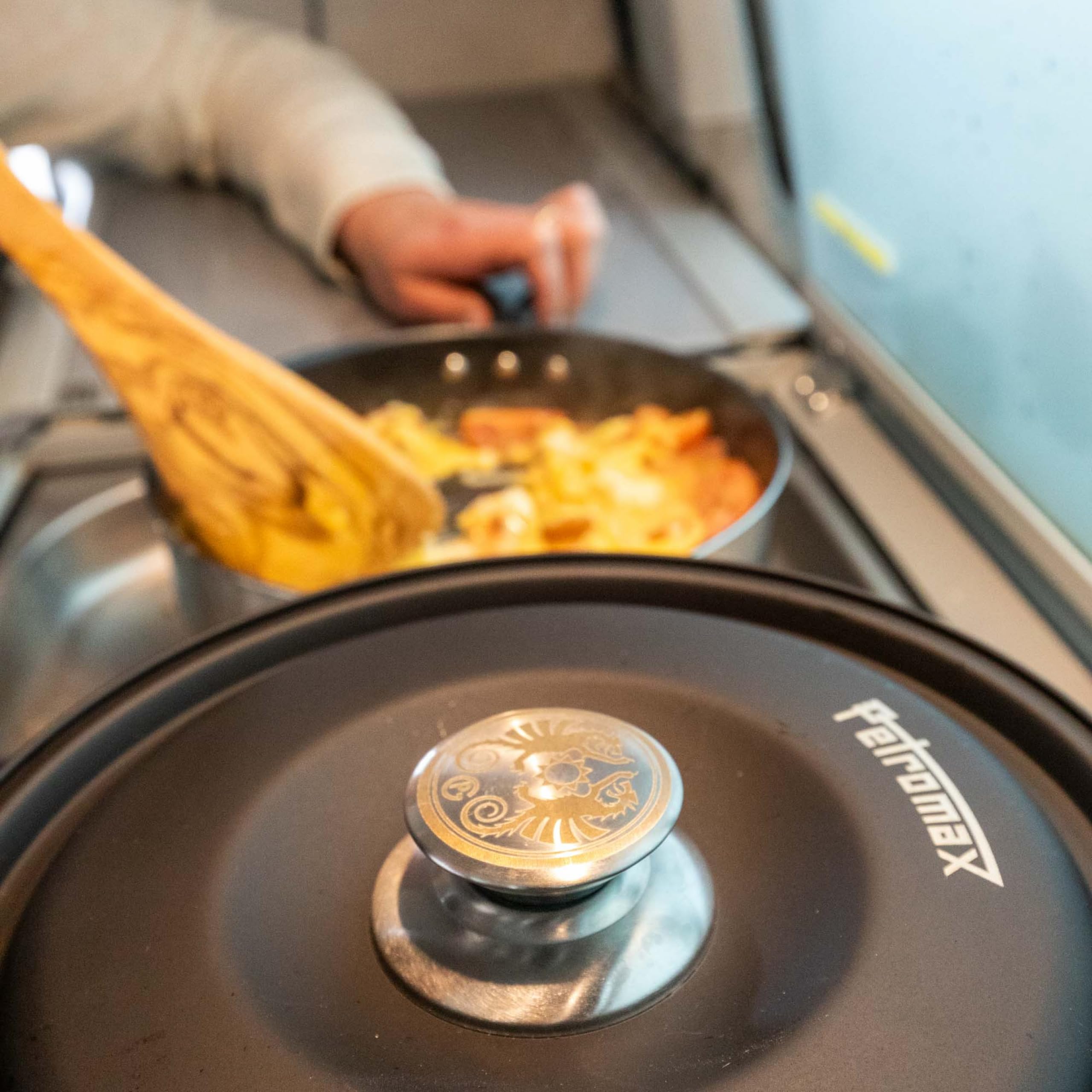 Petromax Dimego Camping Topfset (3-teilig) – Stapelbare Töpfe und Pfanne mit Keramikbeschichtung, für Induktion & alle Herdarten