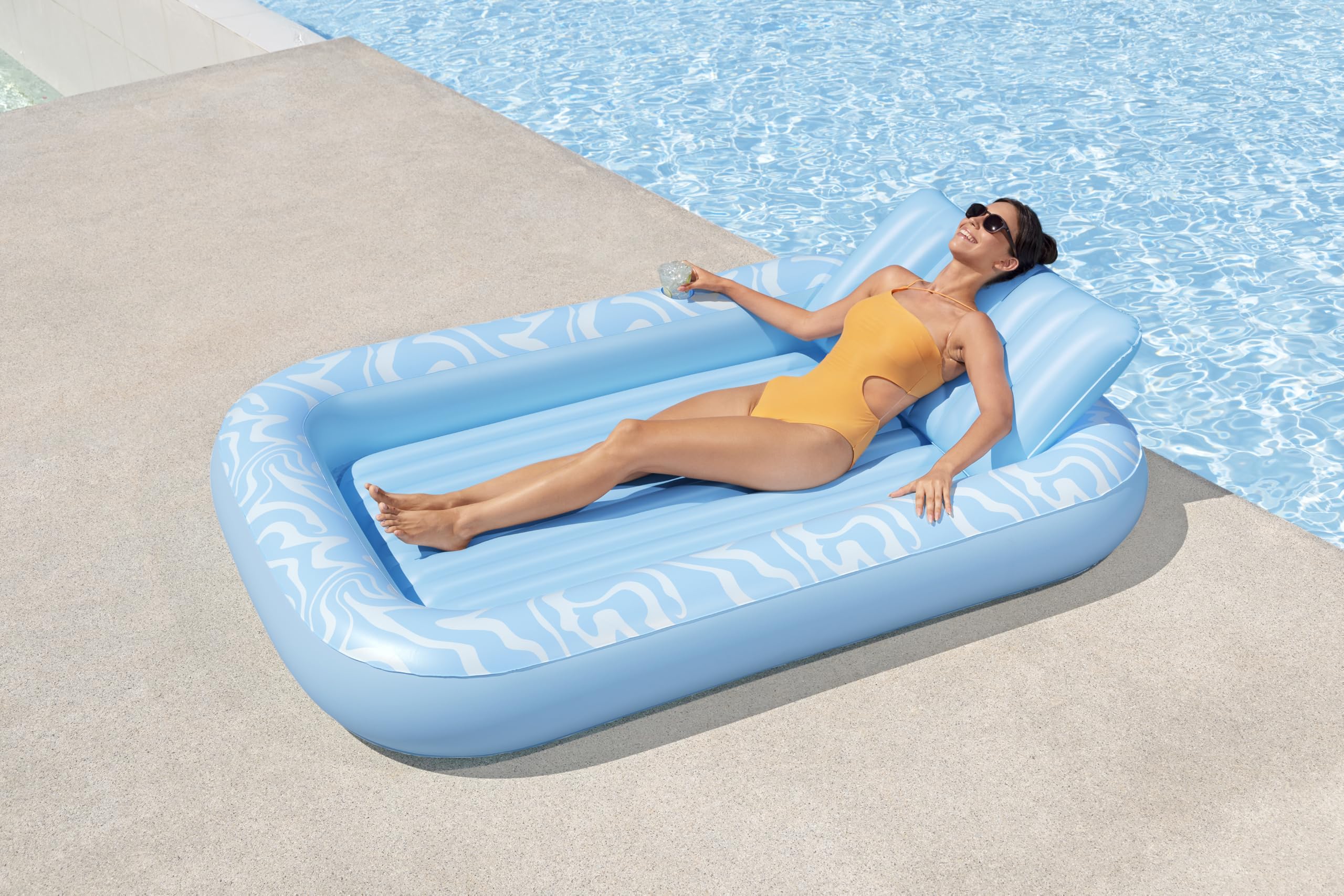 Bestway Aufblasbare Sonnenliege 203 x 137 cm – Große Poolliege & Wasserlounge für 1 Person, mit Kopfkissen & Getränkehalter, auch als Mini-Pool nutzbar für Pool, Strand & Garten