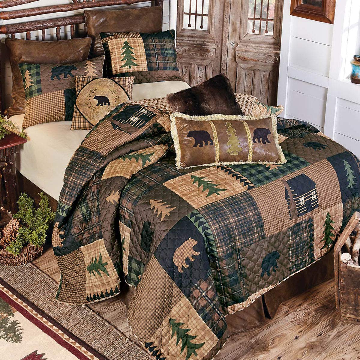 BLACK FOREST DECOR Black Bear & Pines Quilt Bed Set - King Size Rustic Wholecloth Quilt with Plaid Prints and Lodge Icons