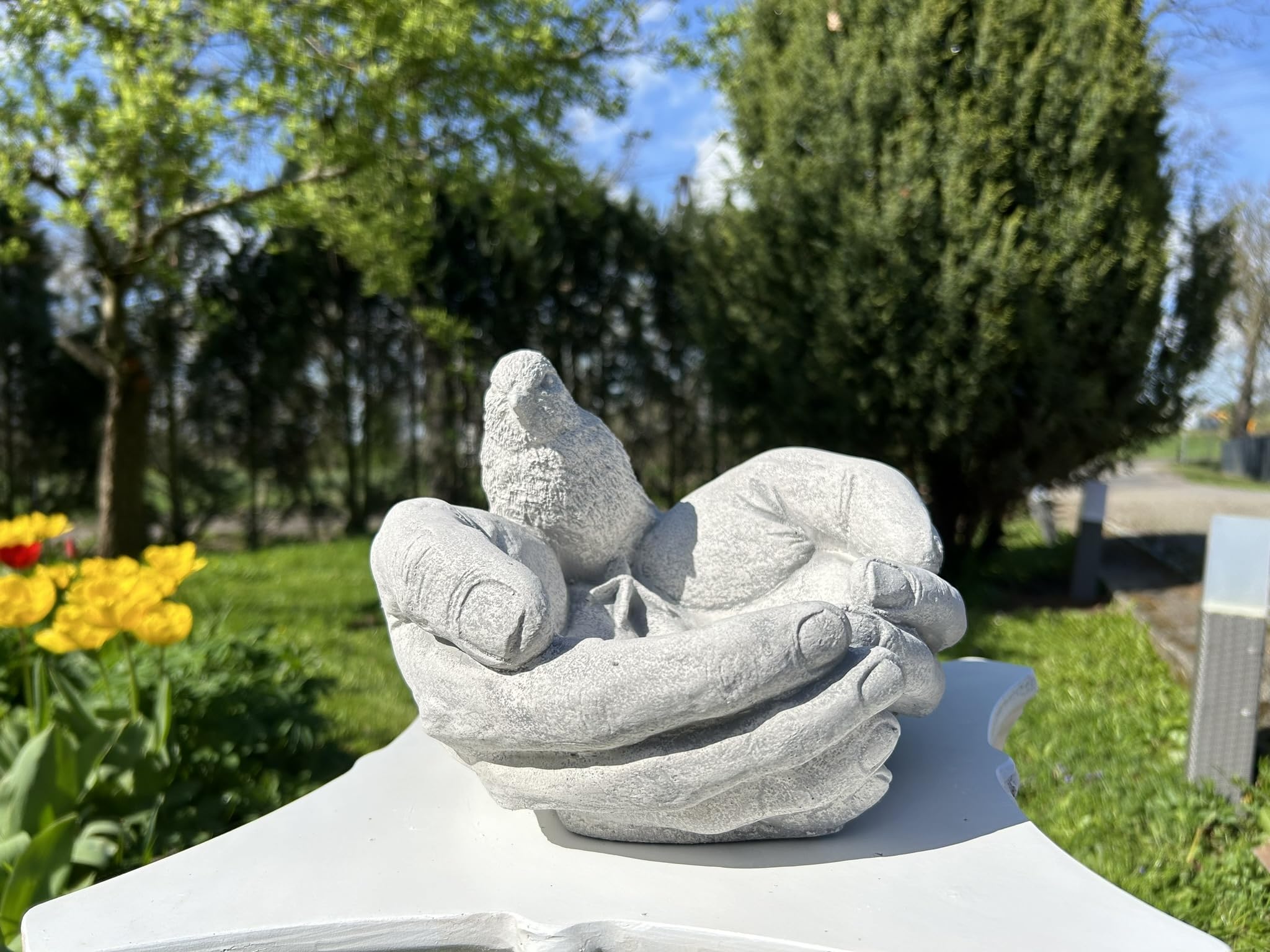 FABRIQ Handförmige Vogeltränke 17 cm – 6 kg Massive Zement Figur – Wetterfest – Gartenvogelbad