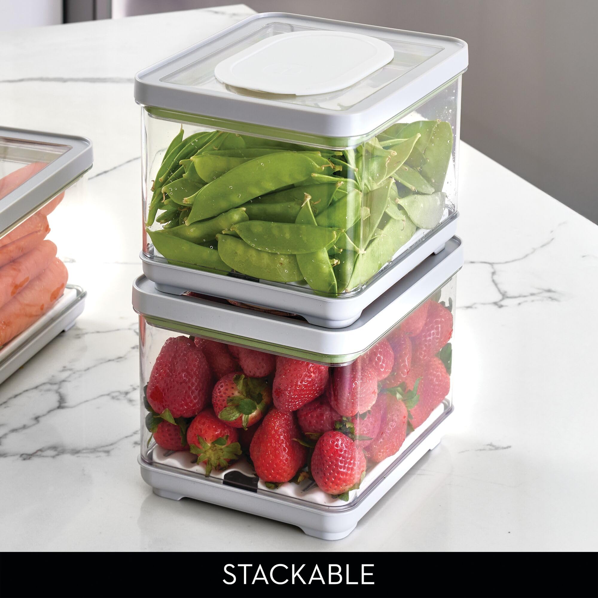 InterDesign iDesign - Contenedor pequeño para nevera con bandeja de drenaje extraíble y tapa, color gris