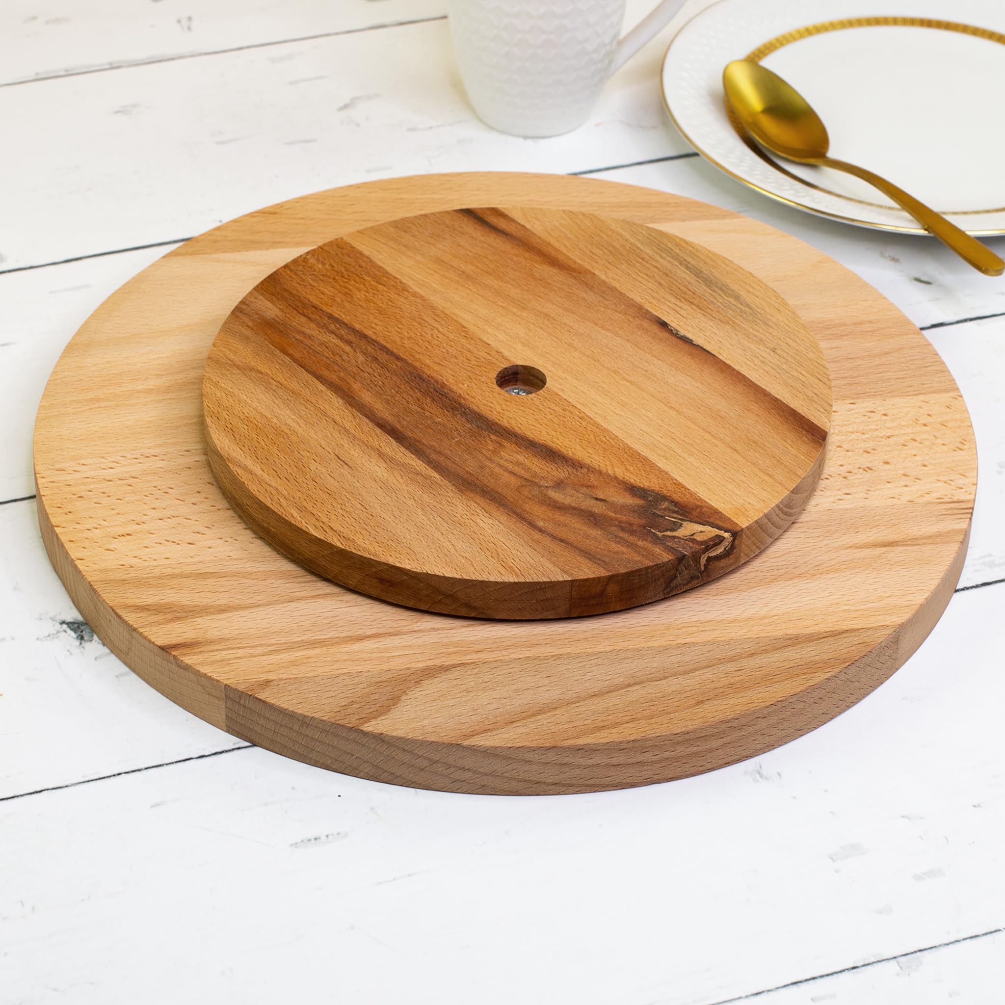 Herz & Heim® Tortenplatte drehbar aus Buchenholz personalisiert mit Gravur – 30 cm Servierplatte für Kuchen oder kalte Speisen – Motive für Paare, Familie & Freunde (Herzchen)