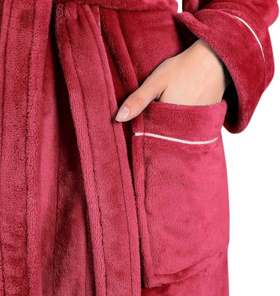 Accappatoio In Spugna Con Righe, Colletto A Scialle E Maniche Lunghe