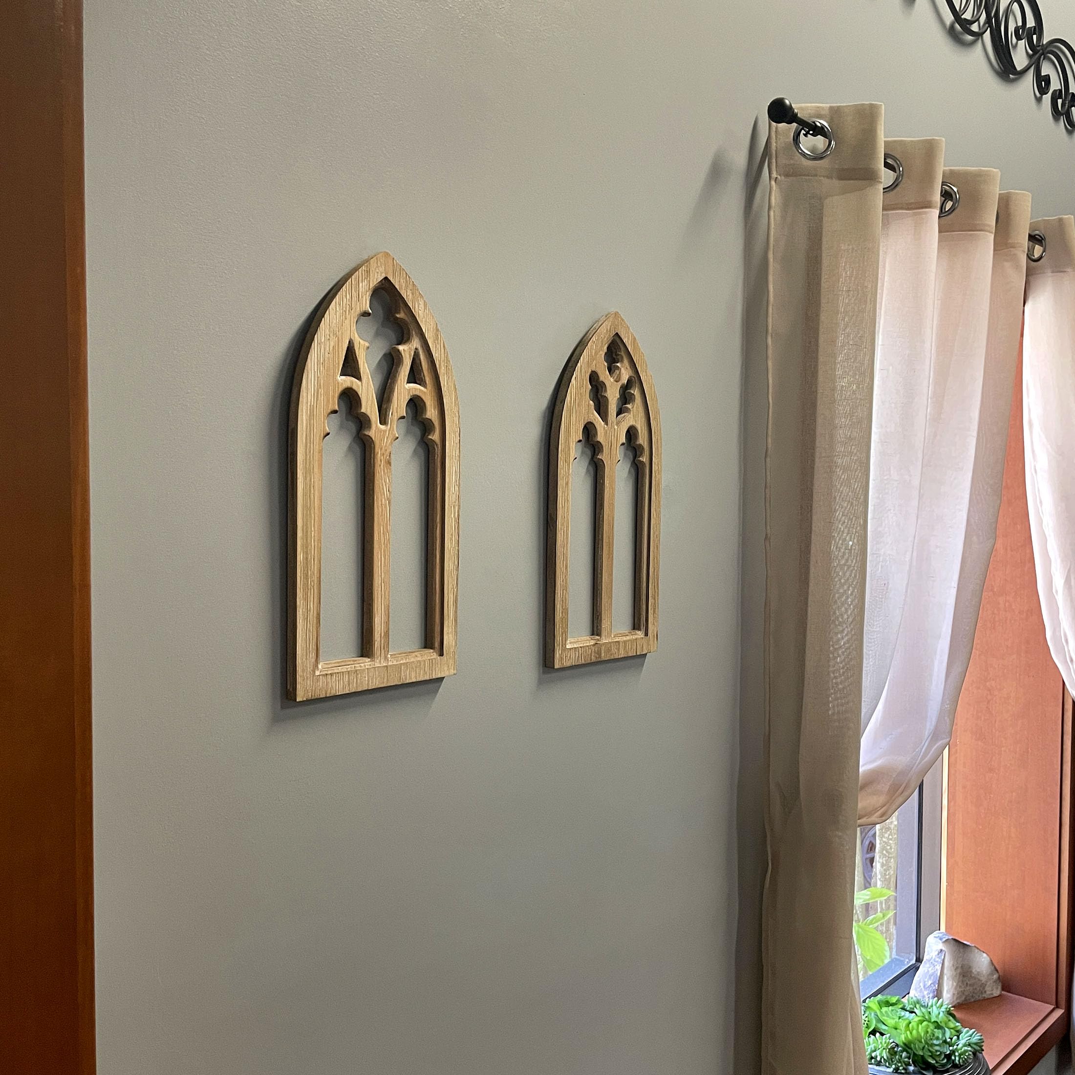 Set mit 2 weißgekalkten Holzrahmen im Gothic-Stil, Fensterrahmen, Wanddekoration, 39 cm, skulpturale Heimdekoration, zeitlose gotische Eleganz