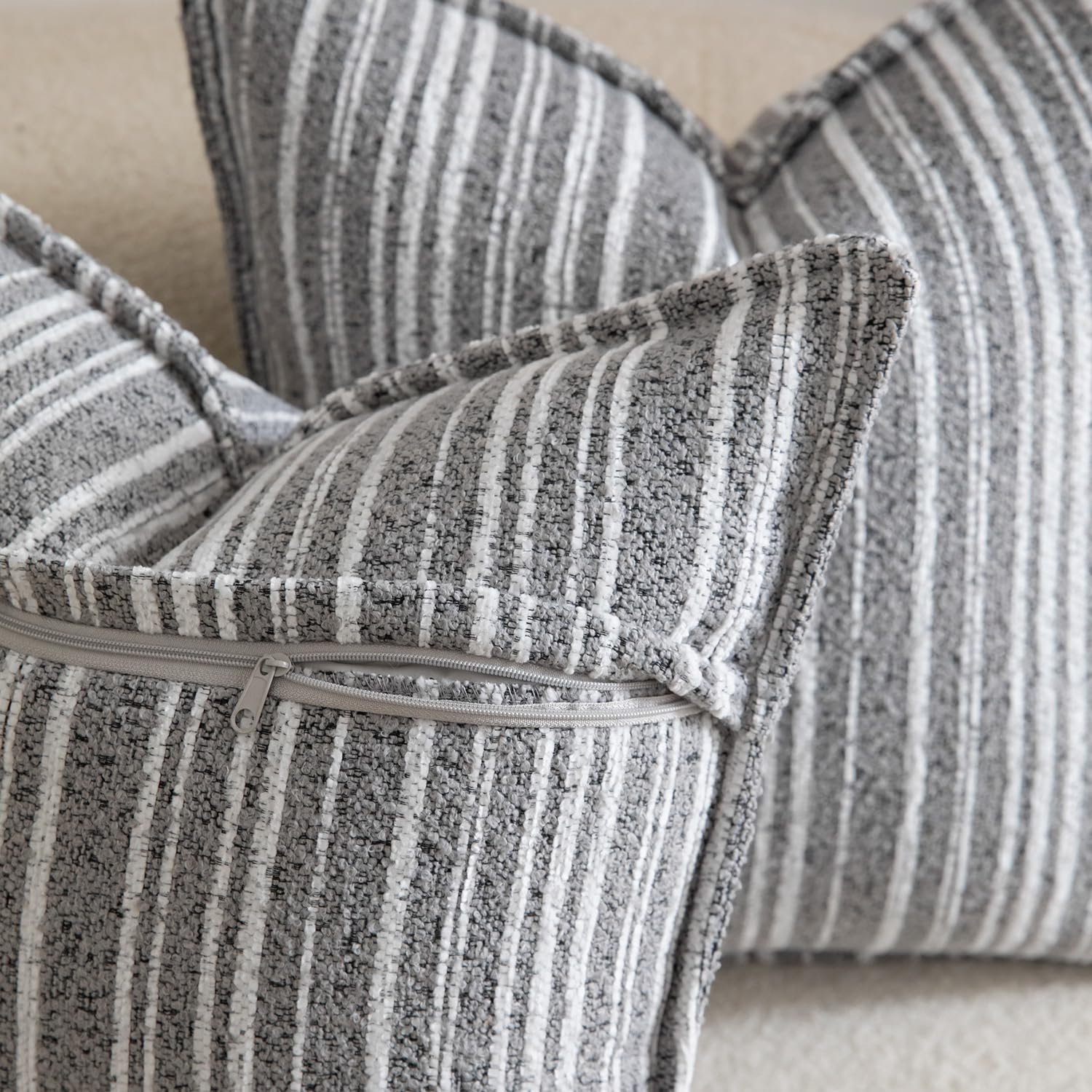 Madizz 2 Pezzi Copri Cuscini in Boucle con Bordo Decorativo Neutri Morbido Copricuscini Fodere per Cuscino Lusso Stile Arredi per Divano e Letto Grigio chiaro 45x45 cm