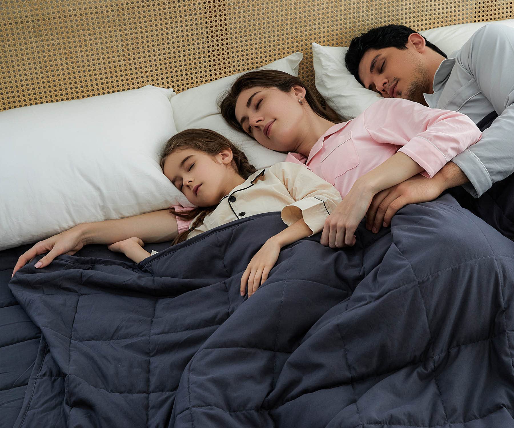 AN Weighted Blanket King (30 lbs, 88” x 104”) Perfect for Couples, King  Size Heavy Blanket Breathable Cotton with Natural Glass Beads : Amazon.ca:  Home