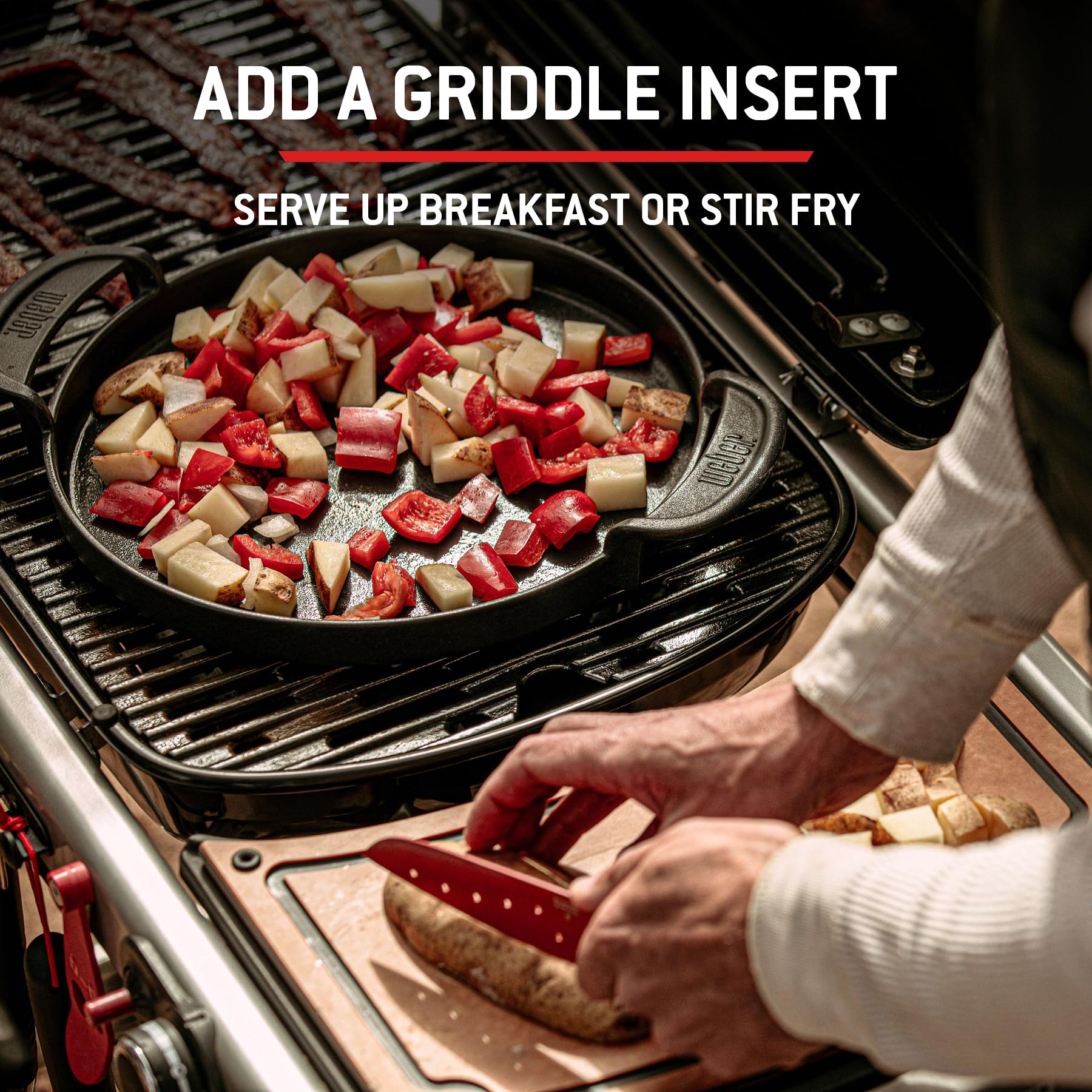 Weber Traveler barbecue à gaz/design pliable et portable avec roues, verrouillage automatique du couvercle et thermomètre intégré, 1 brûleur, largeur 111 cm, surface de cuisson 2065 cm², noir