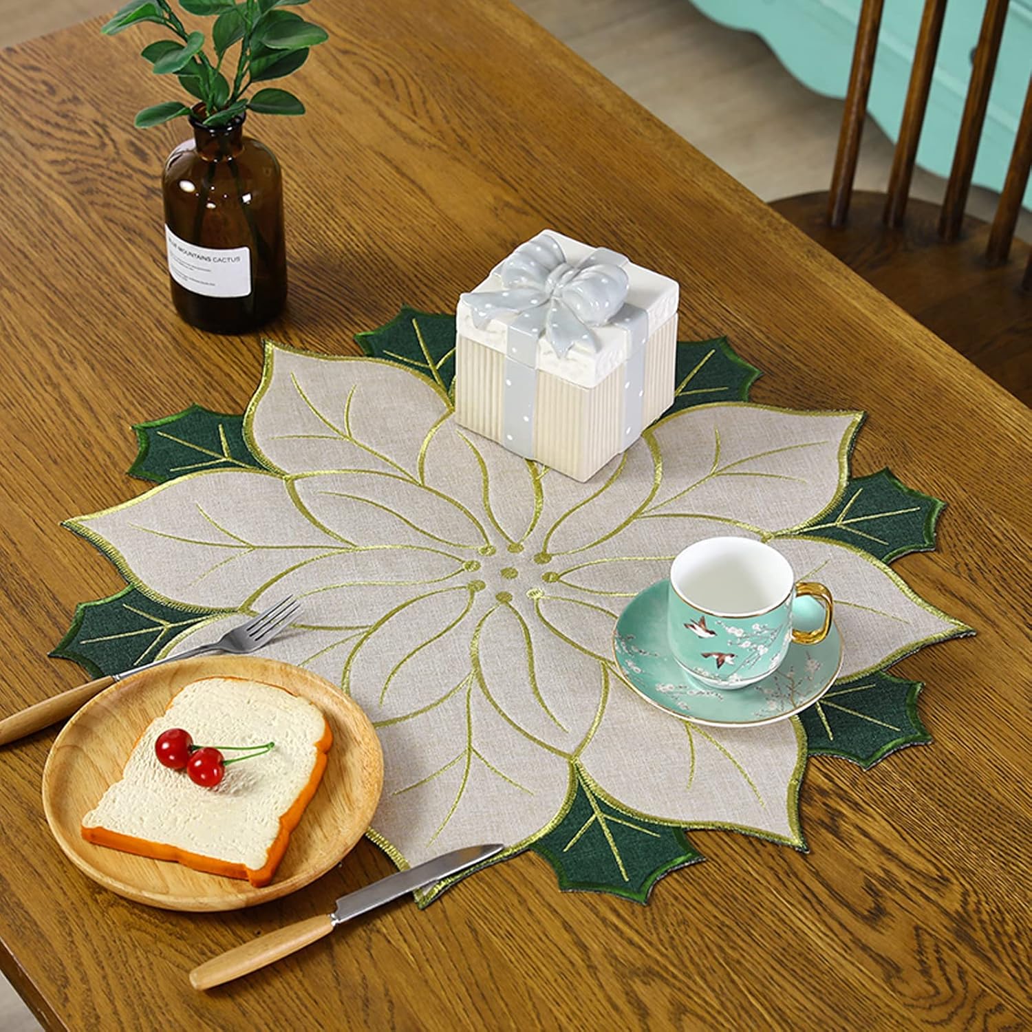 BestAlice Christmas Placemats Set of 4, New 15.7 Inch Christmas Poinsettia Placemats Holiday Poinsettia Placemats Red Christmas Flower Placemats for Home Holiday Christmas Table Top Decor, White