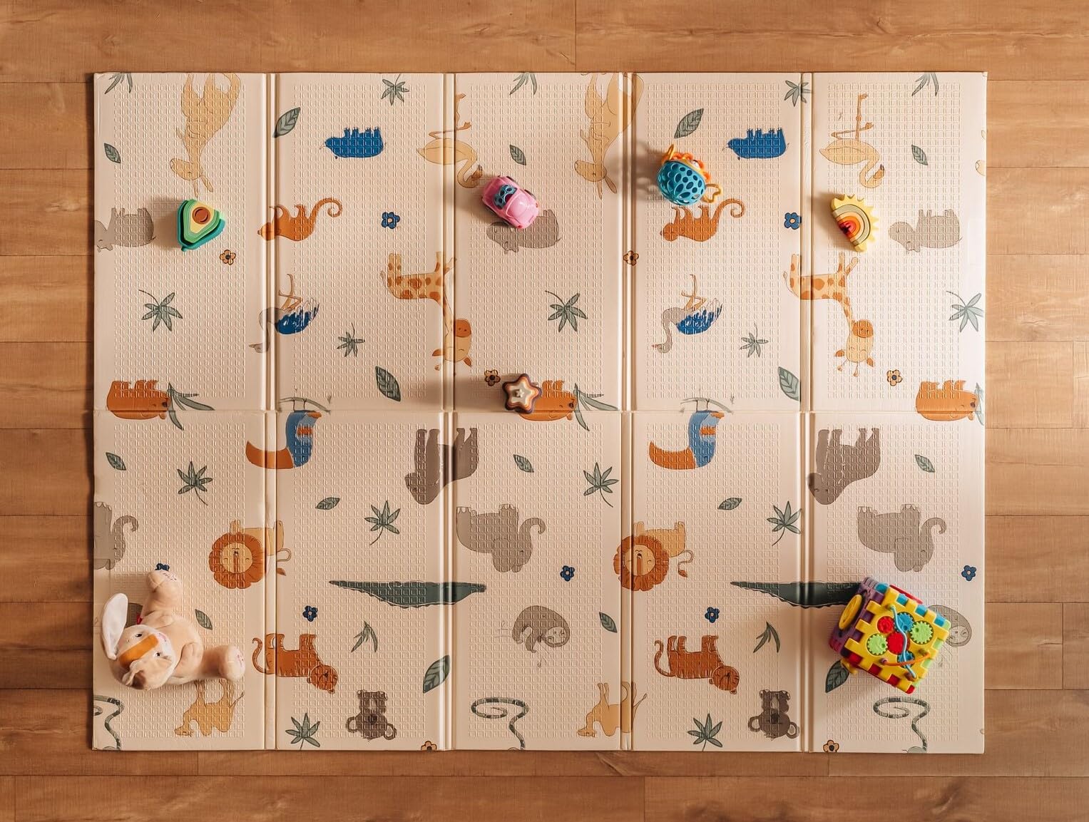 Nuby Foldable Reversible Play Mat - Easy Clean | Reversible | Waterproof | Suitable from Birth | 147 x 195 cm (Rainbow) — view 9