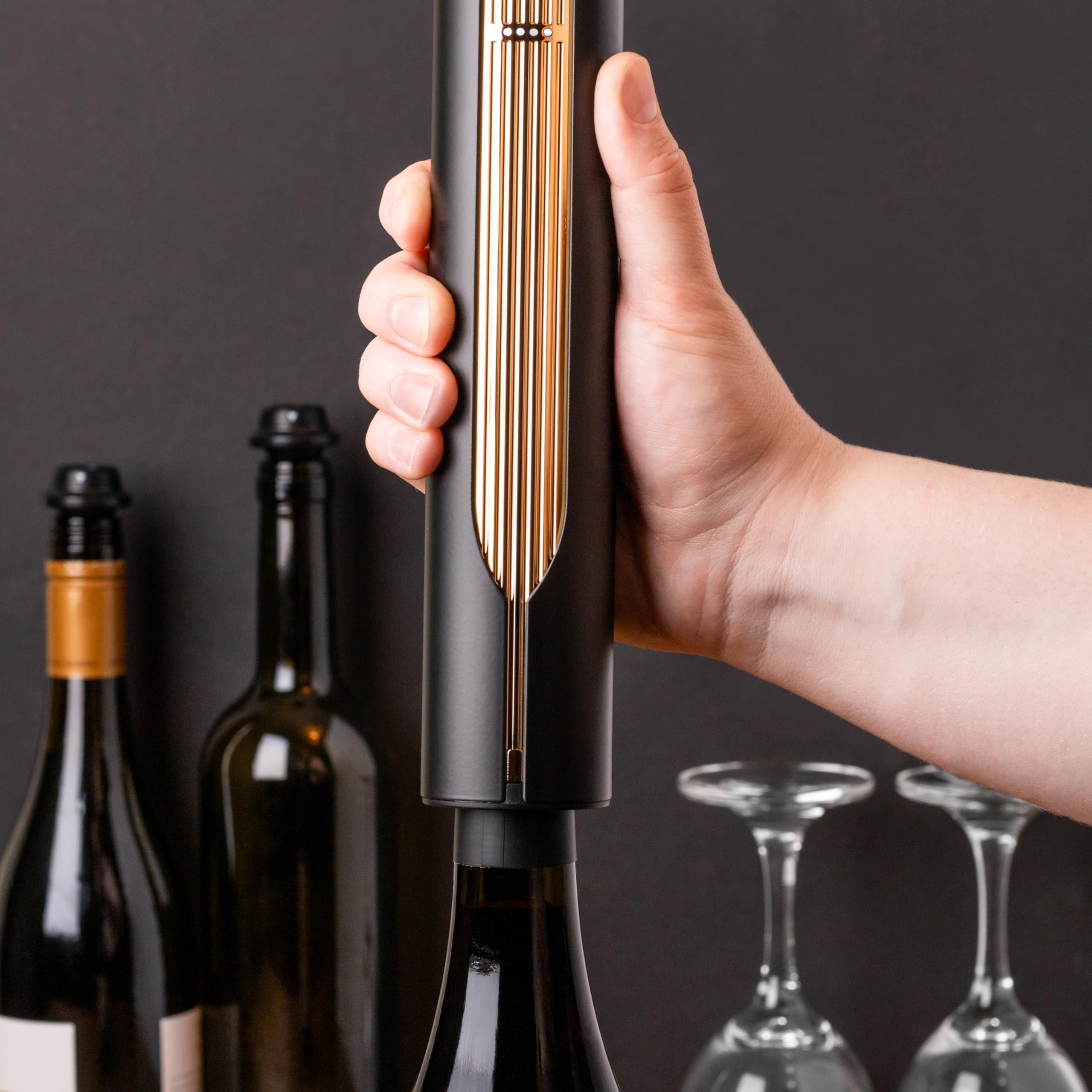 Levare Premium Elektrischer Weinflaschenöffner, Folienschneider und USB-Ladestation – stilvoller, ergonomischer und wiederaufladbarer Weinkorkenzieher – ideal für Zuhause, Küche, Geschenk – mühelose