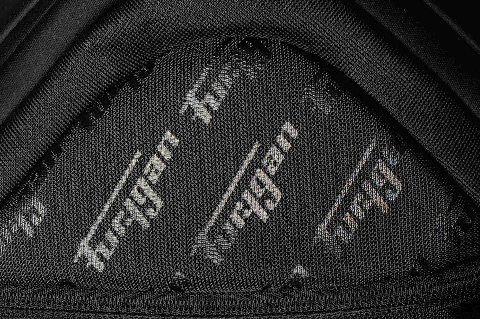 Furygan Sac à dos Moto & Mixte CYCLONE - Sac à Dos Étanche - Housse de pluie intégrée - Sangle pectorale amovible & réglable - Grande Capacité