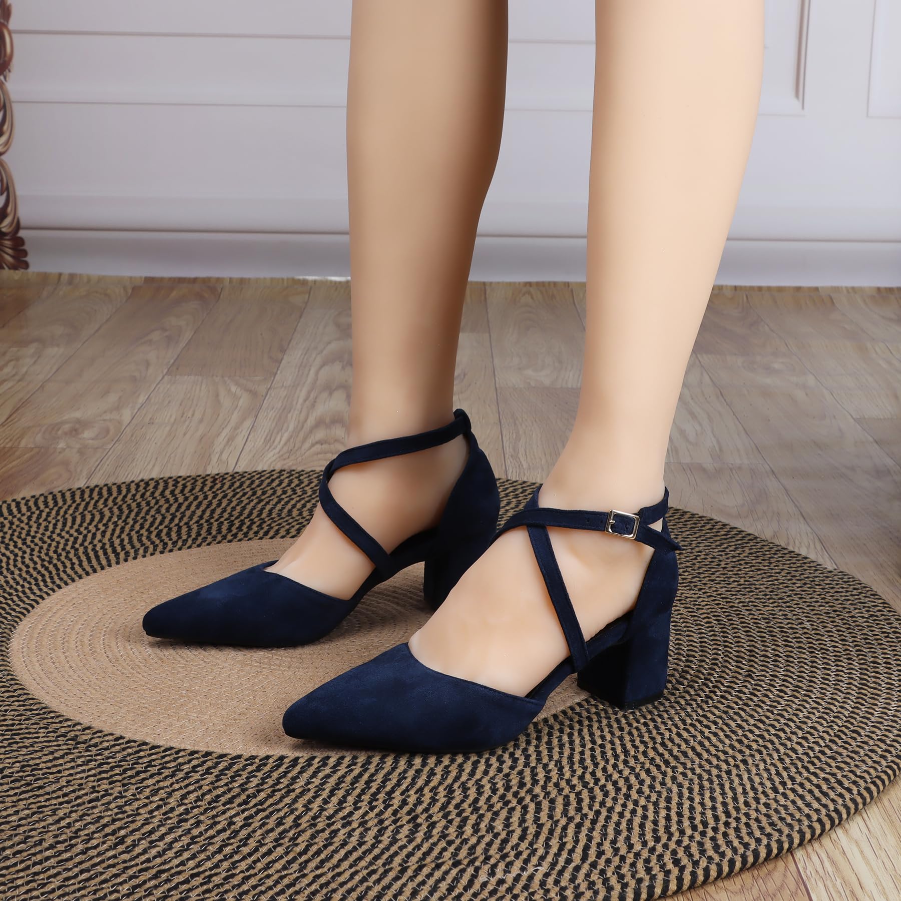 Cross Strappy Heels für Frauen Spitze geschlossene Zehe Knöchelriemen D'Orsay Pumps 2 Inch Low Chunky Block Suede PU Leder Heels Bequem Dressy Formal Schuhe