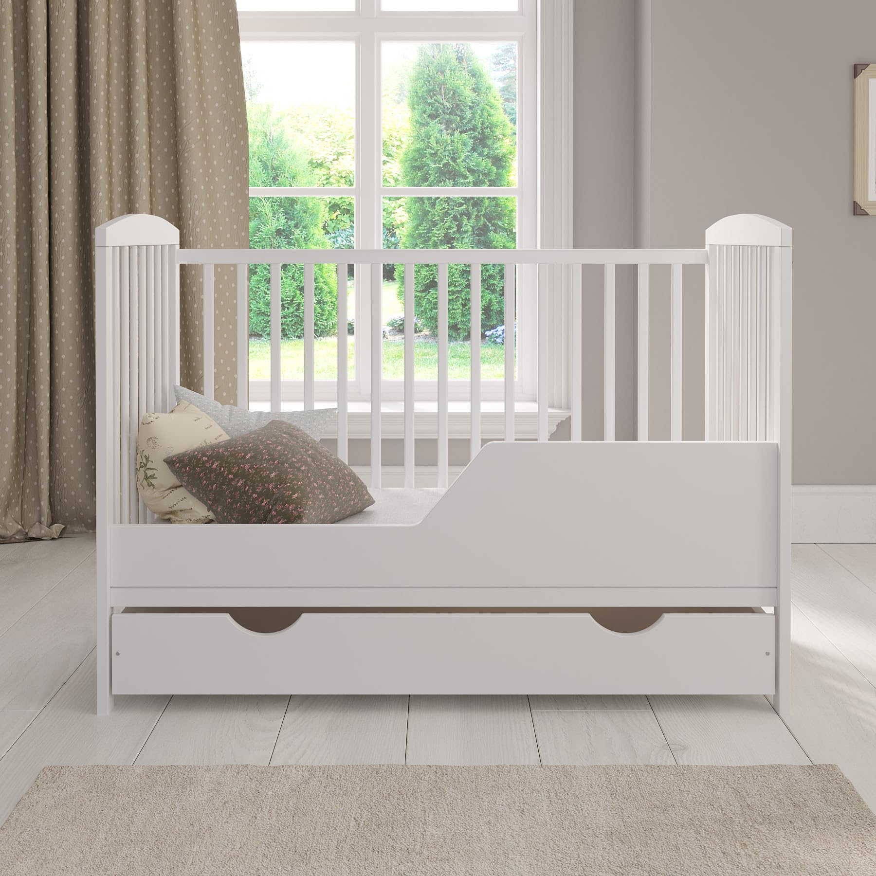 Love For Sleep Lit Bébé Évolutif en Bois Blanc 120x60 cm avec Matelas en Mousse, Tiroir, Barrière de Sécurité et Protections en Silicone – Lit Transformable pour Fille ou Garçon – Modèle Jacob