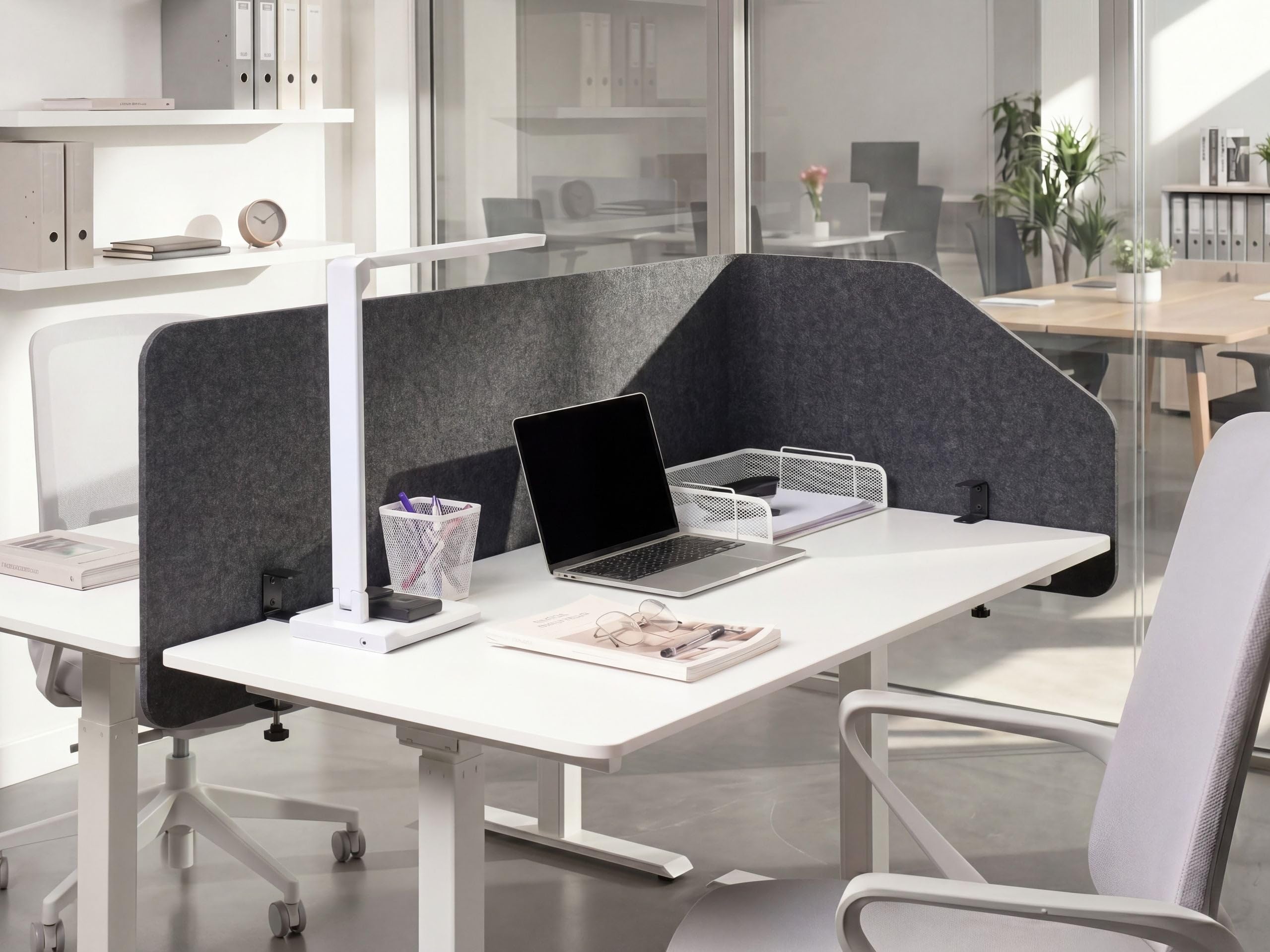 Beliani Schreibtisch Trennwand L-Form Filz Akustik Polster dunkelgrau 120 x 60 x 50 cm zum Klemmen Foldy
