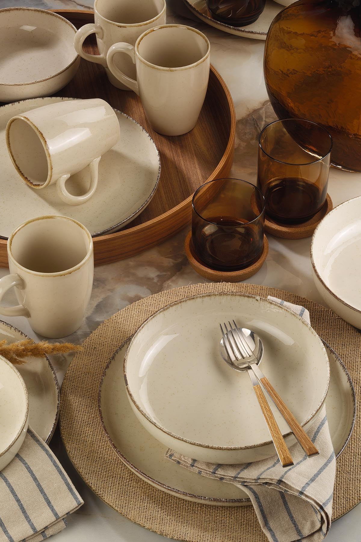 Elegante juego de cena de 16 piezas, 100% porcelana, color crema, incluye 4 platos de servicio (24 cm), platos (20 cm), cuencos (15 cm), tazas | apto para lavavajillas y microondas