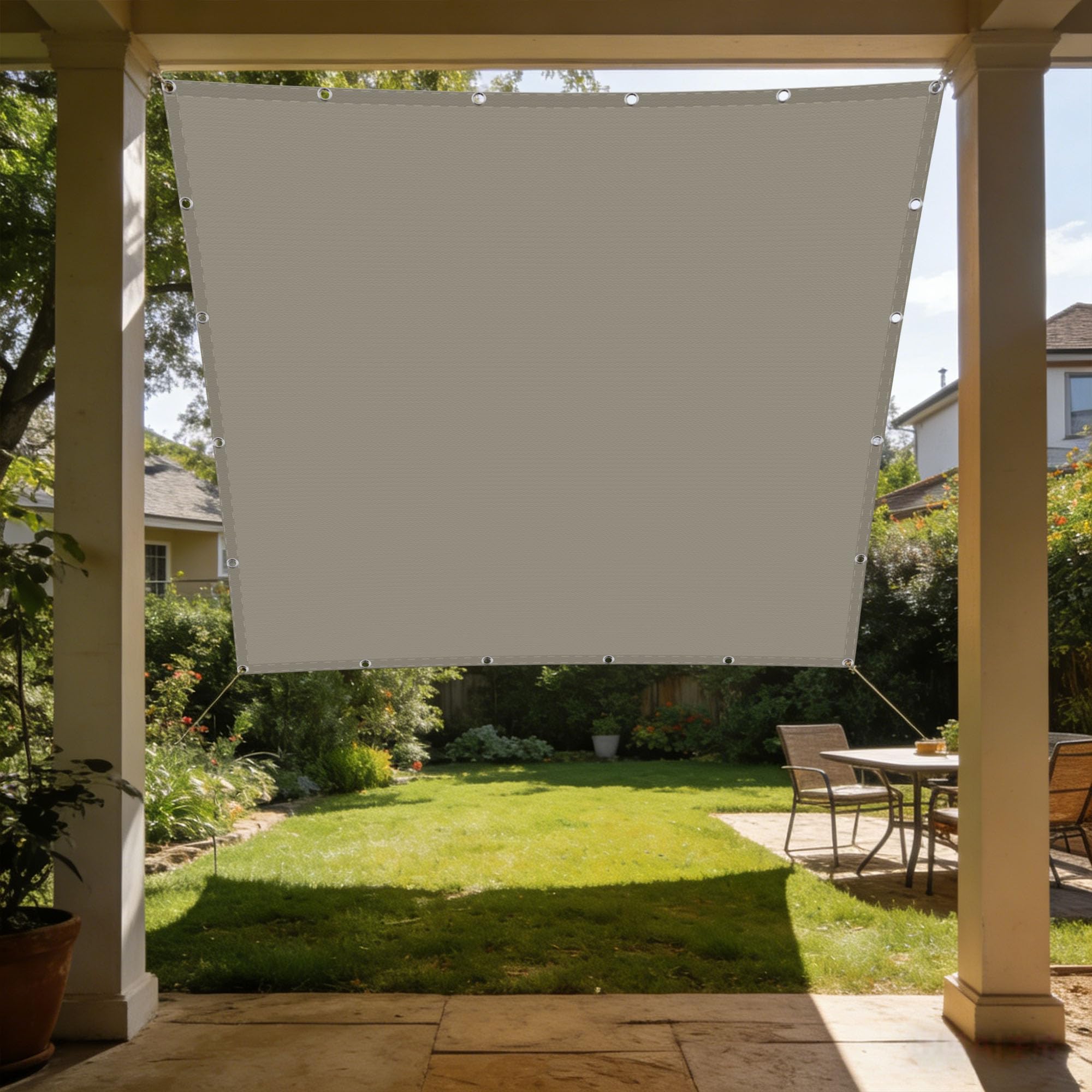 Voile d'ombrage étanche pour sublimer votre terrasse de couleur sable