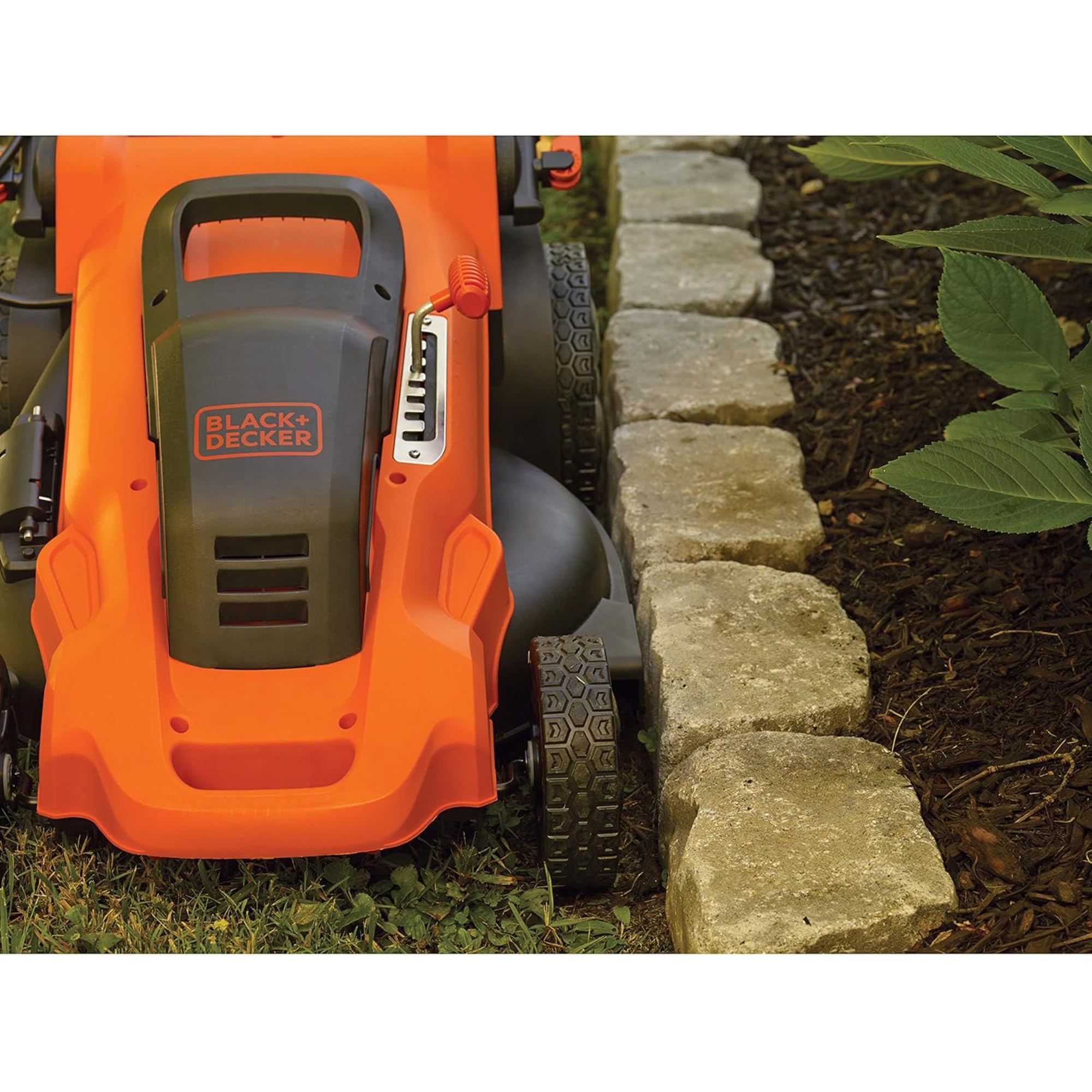 BLACK+DECKER, Attrezzature da giardino - Tosaerba elettrico 2000 W, sbraccio 48 cm. LM2000-QS