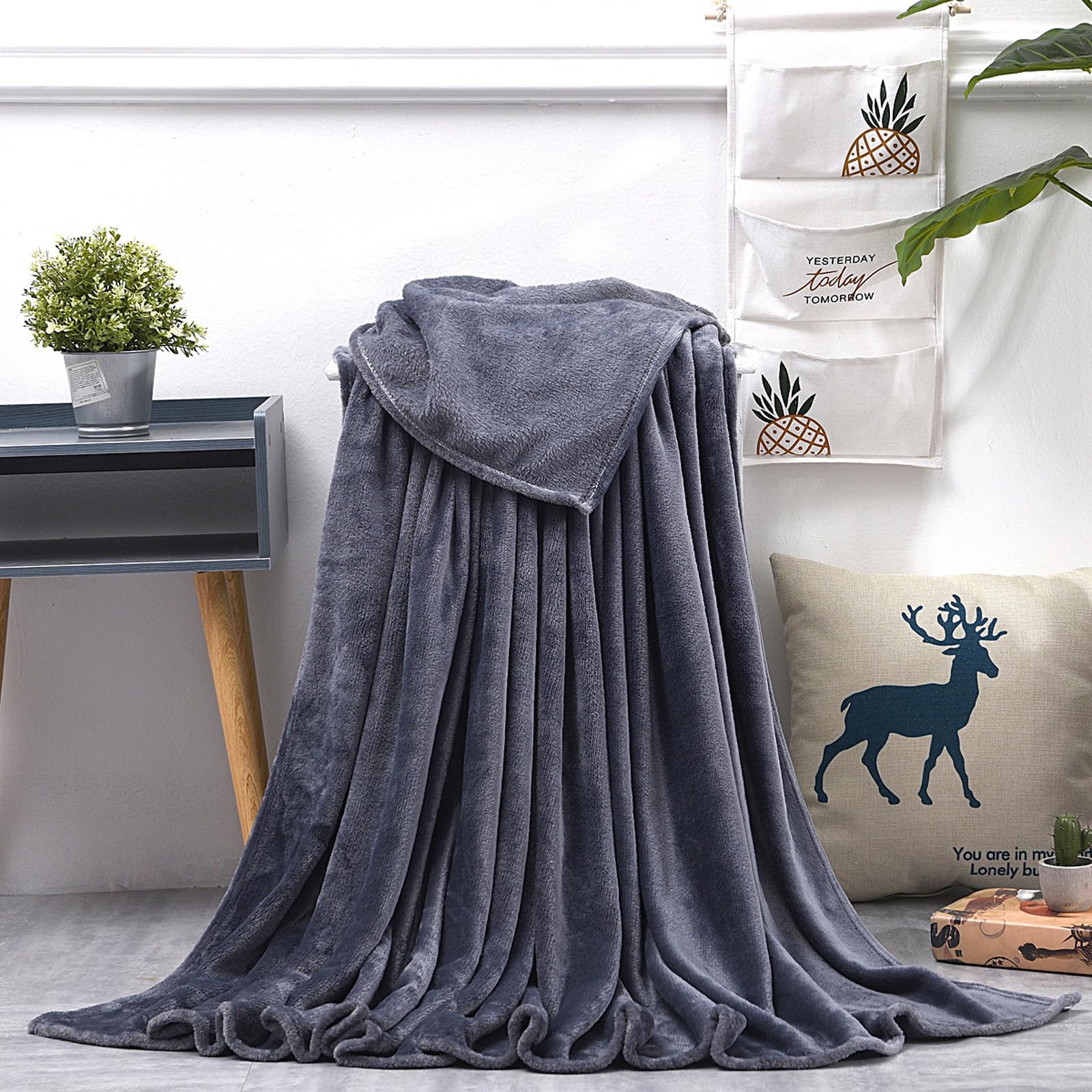 Nyganmelloz Dark Grey Throw Blanket Soft Flannel Fleece Blankets Lightweight Thermal Fuzzy Bed Blanket for Couch Bed Sofa Travel Camping, School Essentials for Dorm, Gray, 200x150cm