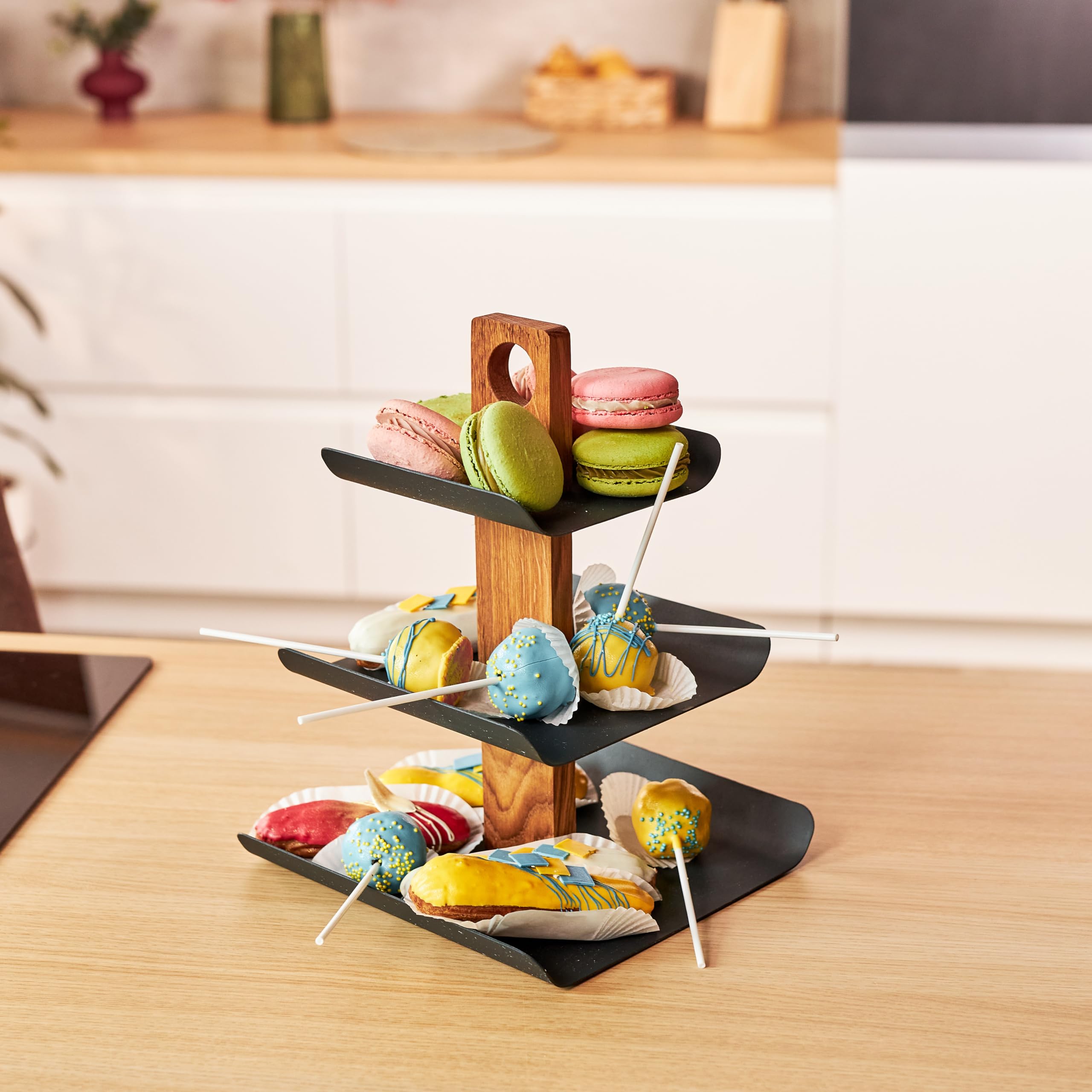 B4K® Présentoir à 3 Étages en Bois de Chêne et Métal – Bol à Fruits et Plateau de Service Élégant 2-en-1, Idéal pour Fruits, Gâteaux, Bonbons, Pain et Snacks (33 x 24 cm)