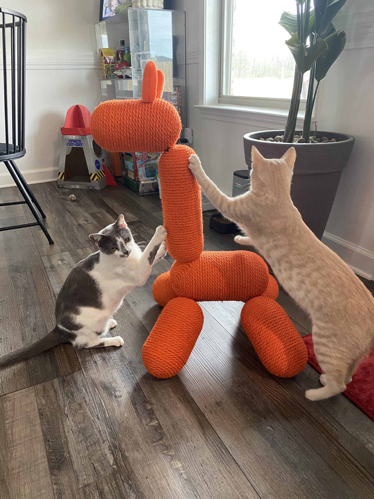 FÉLICETTE Giraffe Cat Tree, Modern Design Cat Furniture, Sisal Scratching Posts for