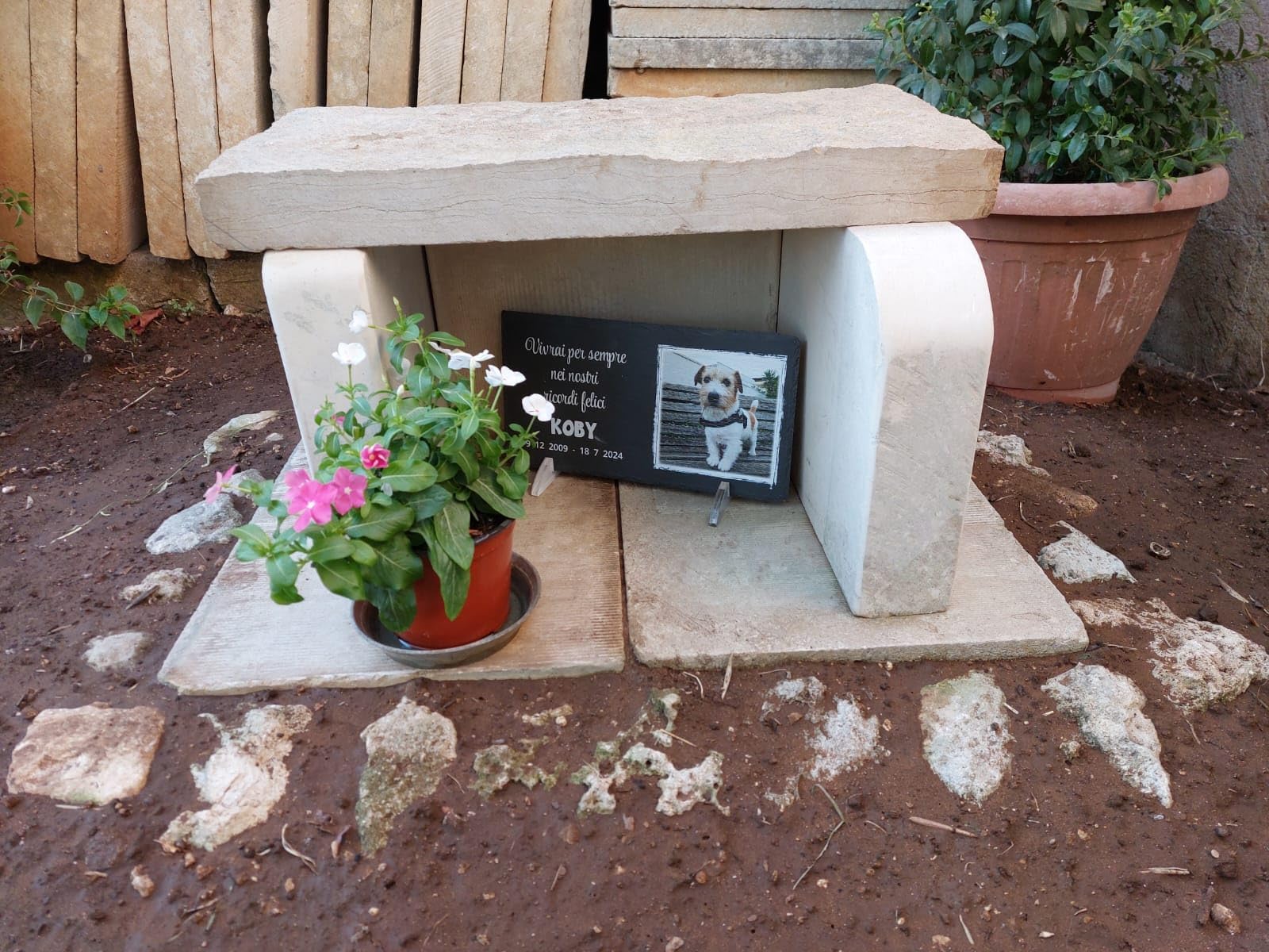 Lapide commemorativa per Cane e Gatto, Memoriale Personalizzabile in Pietra, Lapide Cane Personalizzata per Esterno con Foto del Tuo Animale Domestico (Rettangolare 32,5x17,6cm)