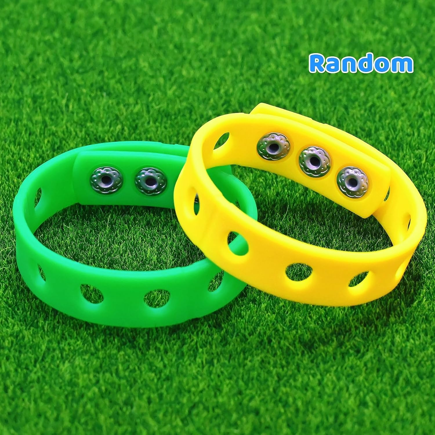 Bulk 60/100Pcs 8inch Silicone Charm Bracelets Adjustable Bracelet Bands Random Charms Wristbands Colorful Wrist Bands for Classroom Incentives Student Reward Party Favor Birthday Gifts