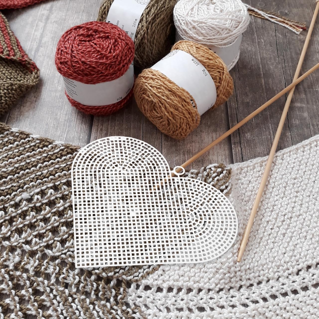 PLAFOPE 30Pcs Heart Shape Mesh Canvas Sheets 6.69X6.10In Plastic Blank Needlepoint for Cross Stitch Embroidery Crochet Yarn Craft Supplies