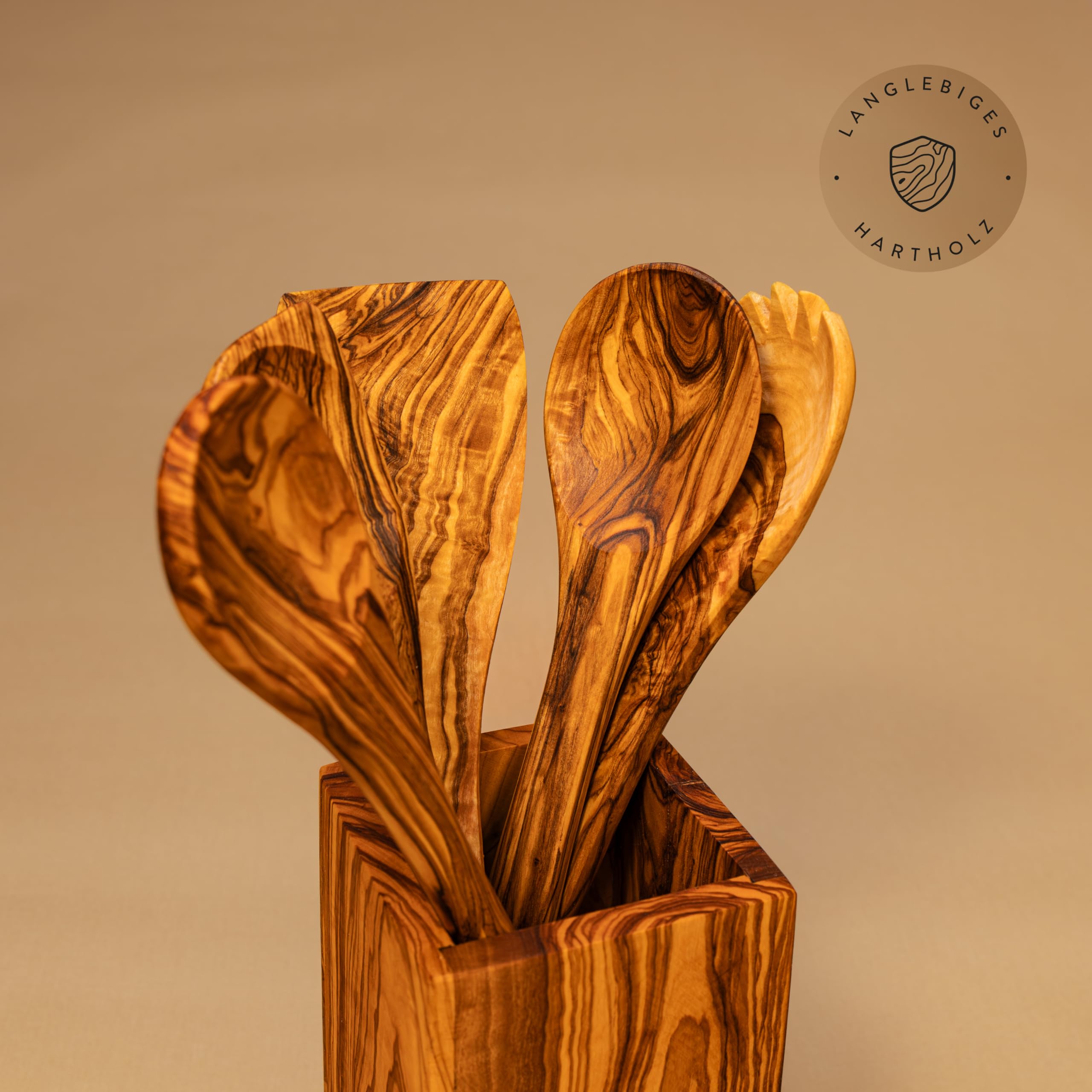 DAS OLIVENHOLZBRETT®Besteckhalter/Köcher eckig 16cm+5er Set Zubehör 30cm | Pfannenwender/Kochlöffel, Löffel mit Ecke + Salatbesteck Olivenholz / Holzlöffel Küchenutensilien/ Kochlöffel Set 30cm