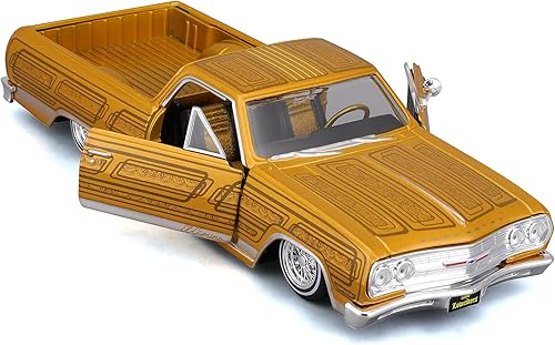 Miniatura 5 de Maisto 1965 Chevrolet El Camino Lowrider Gold Metallic con gráficos Lowriders Series 125 Modelo de coche fundido a troquel